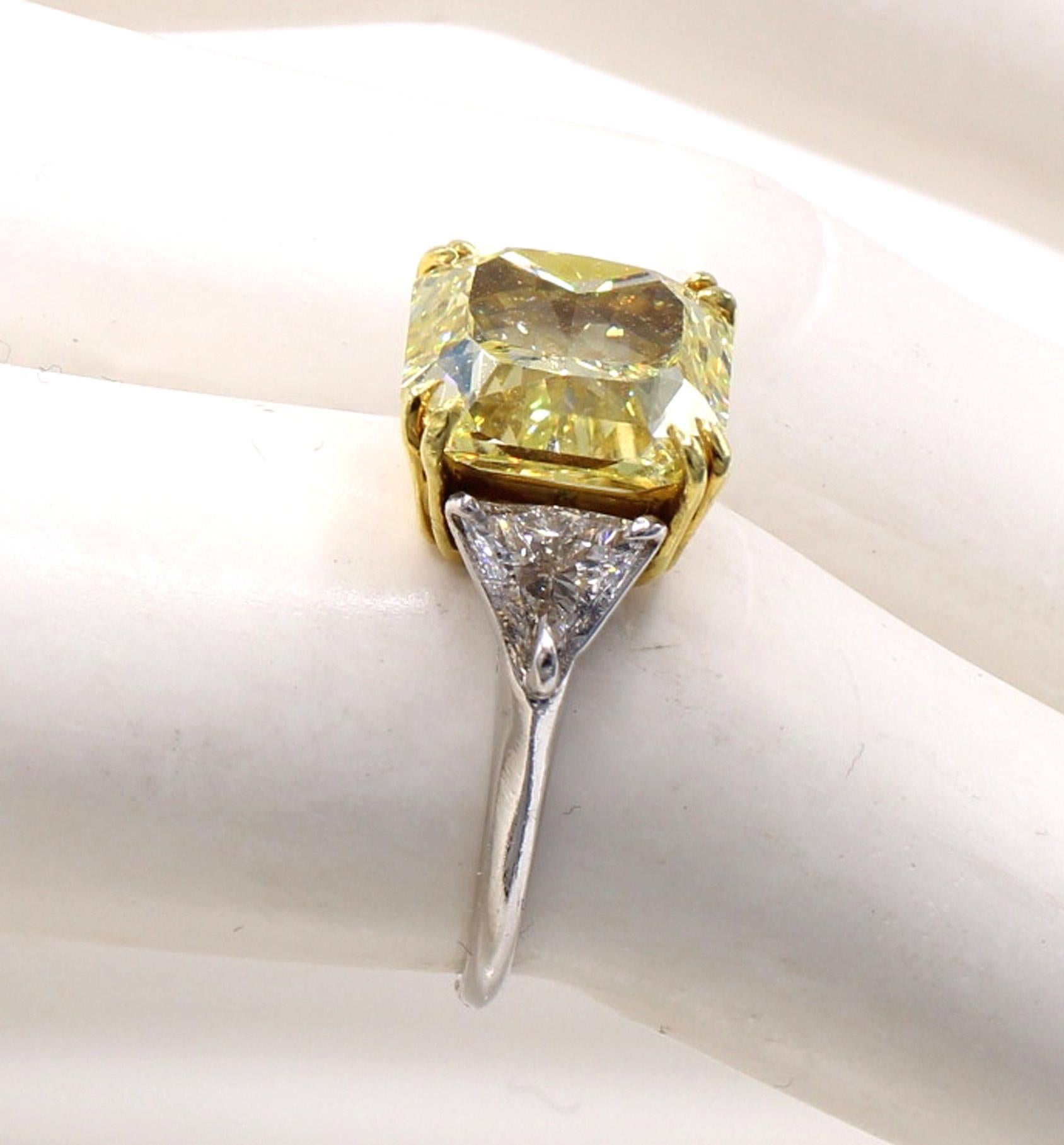 5.03 Carat Fancy Intense Yellow Radiant Cut Diamond Ring In Excellent Condition For Sale In New York, NY