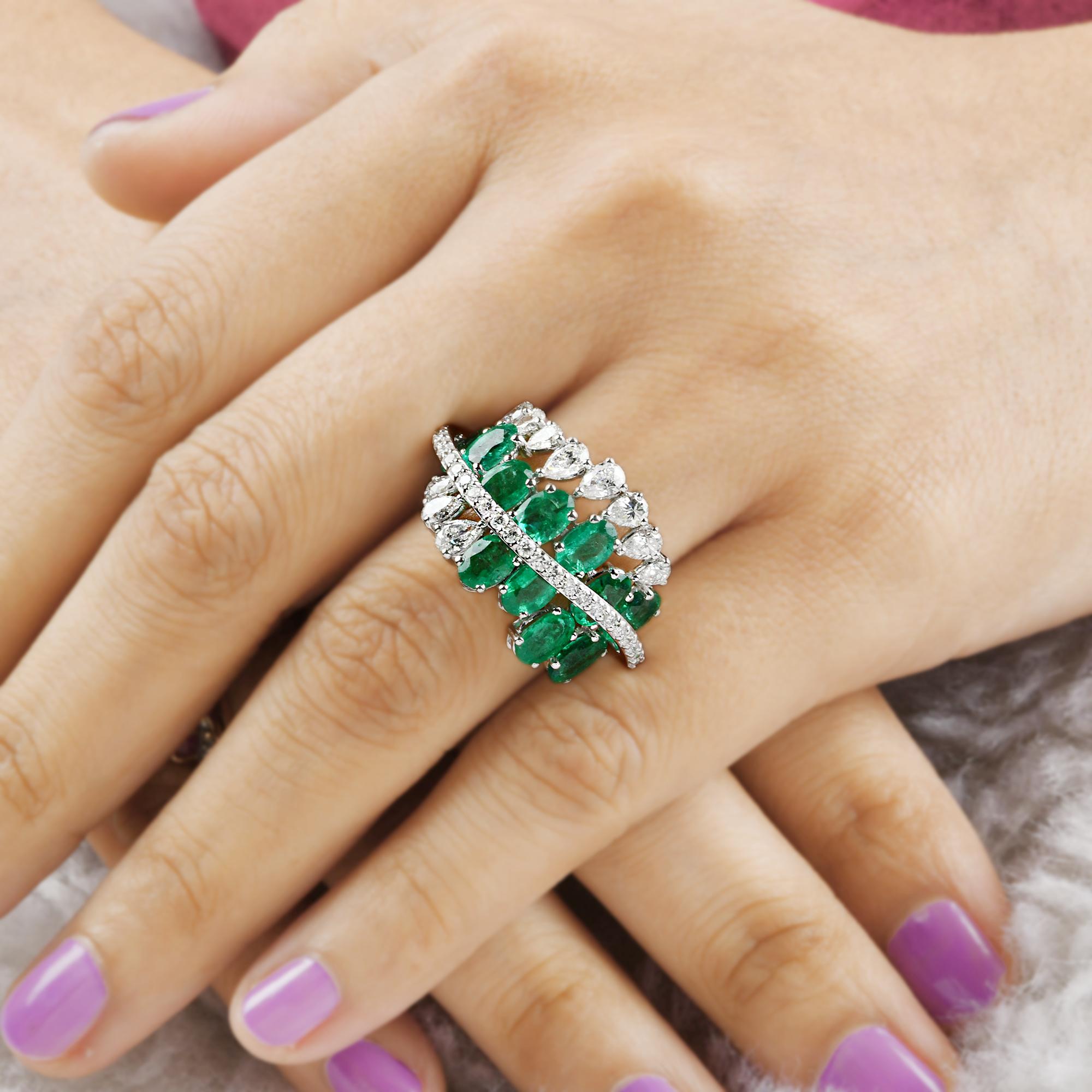 5,03 Karat ovaler natürlicher Smaragdring mit 1,76 Karat birnenförmigem Diamant aus 18 Karat Weißgold im Zustand „Neu“ im Angebot in Diera, Dubai