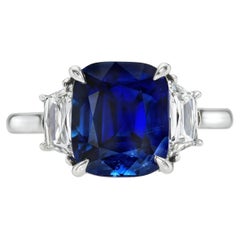 Anillo de compromiso de tres piedras en platino con zafiro azul real de 5,03 quilates de Merkaba