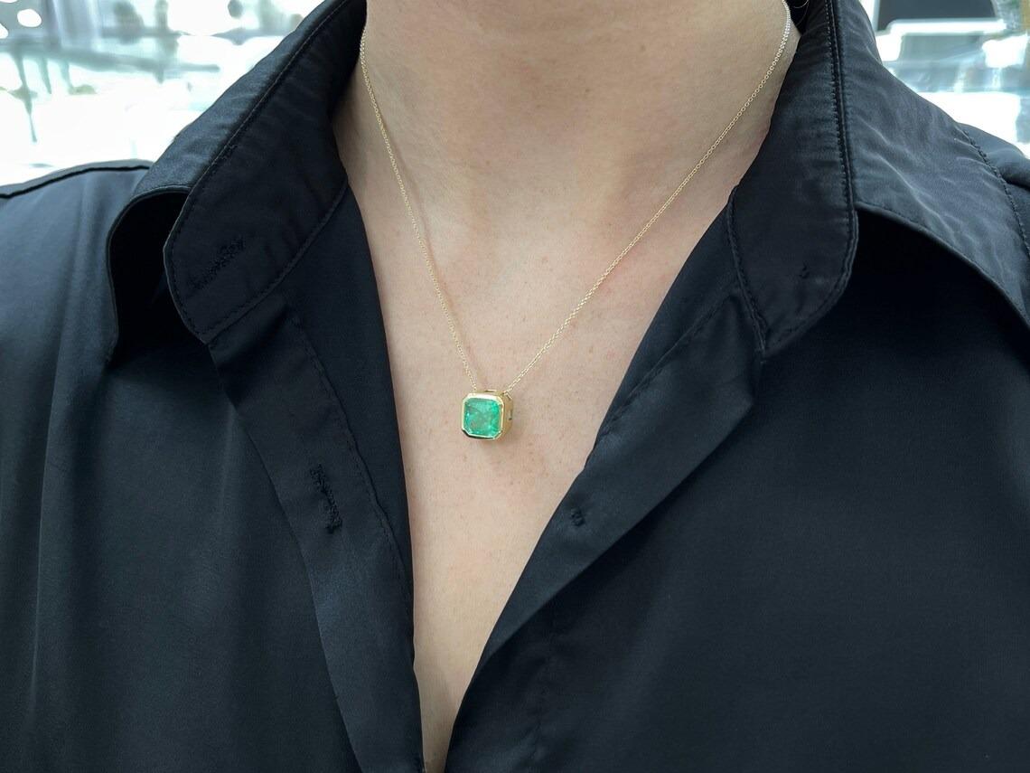 5.03ct 18K Vivid Asscher Cut Colombian Emerald Bezel Versatile Solitaire Pendant For Sale 1