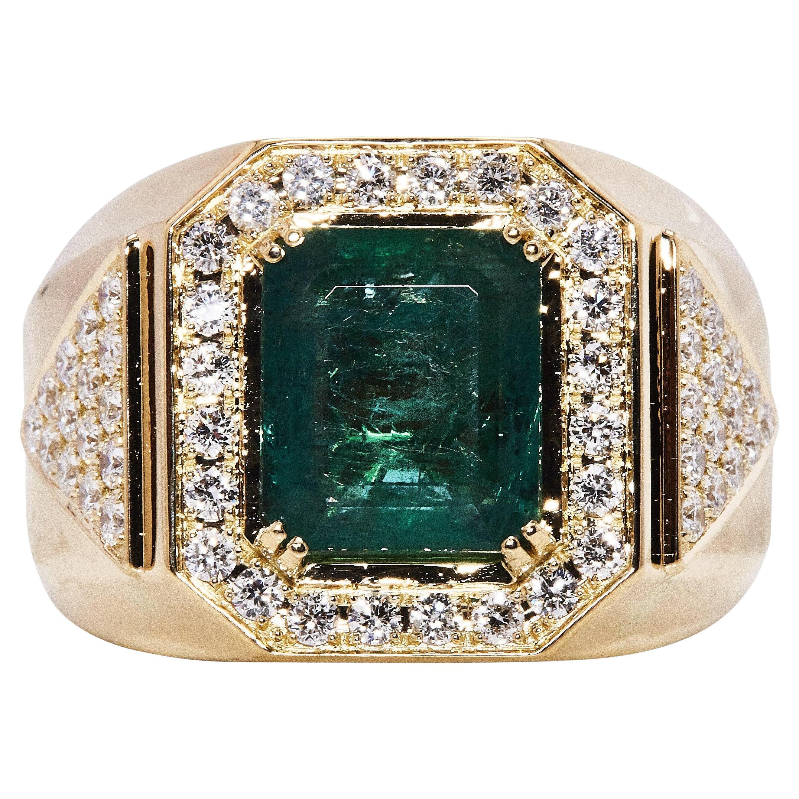 5.04 Carat Emerald 1.50 Carat Round Diamond 18 Karat Yellow Gold Cocktail Ring en venta