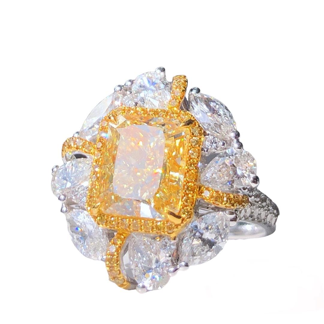 Art Nouveau 5.04 Carat Light Yellow Diamond Art Deco Halo Pendant Ring, Radiant Rectangular  For Sale