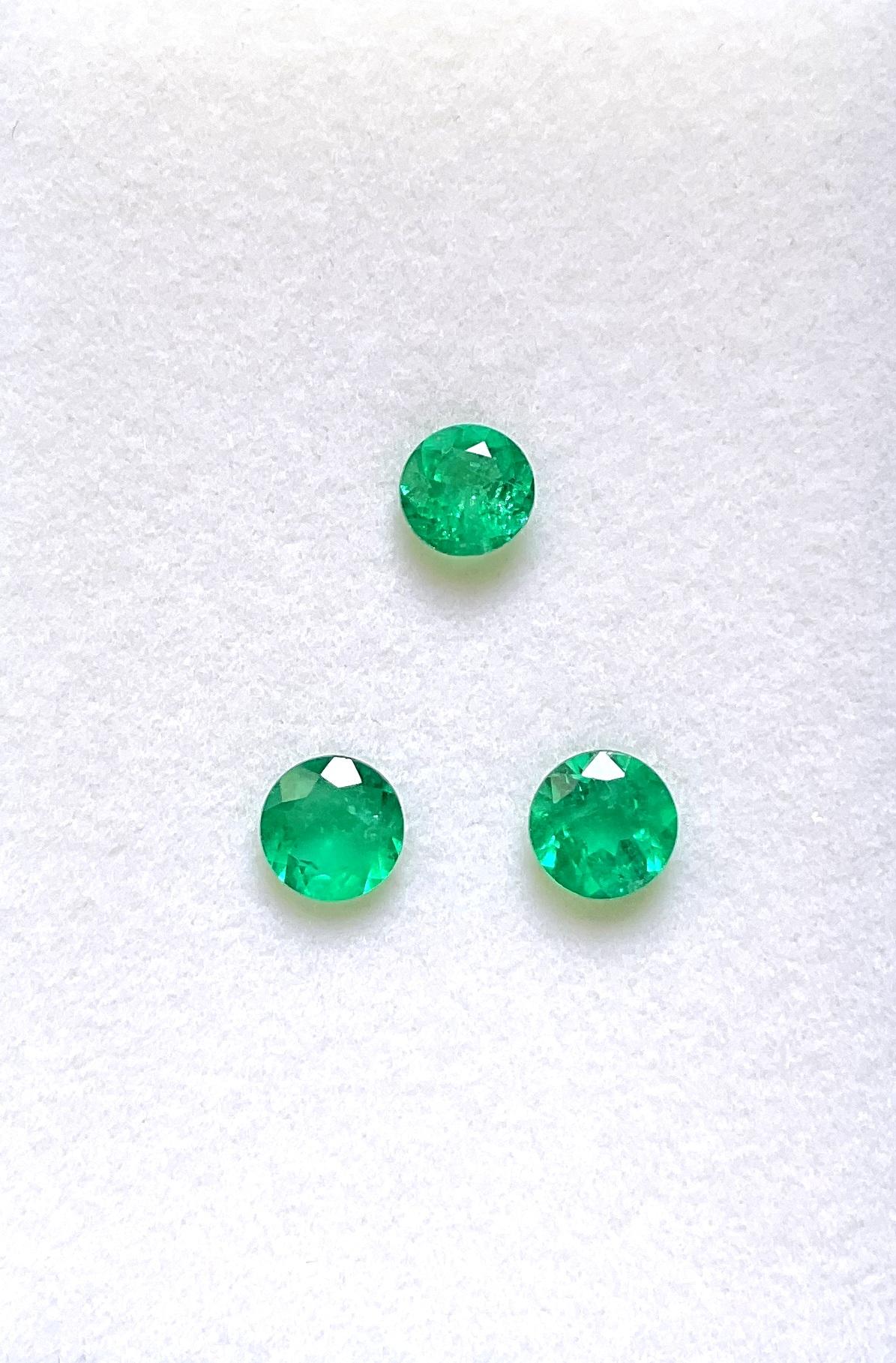 5.04 carats colombian emerald round cutstone pair set for fine jewelry natural  In New Condition For Sale In Jaipur, RJ