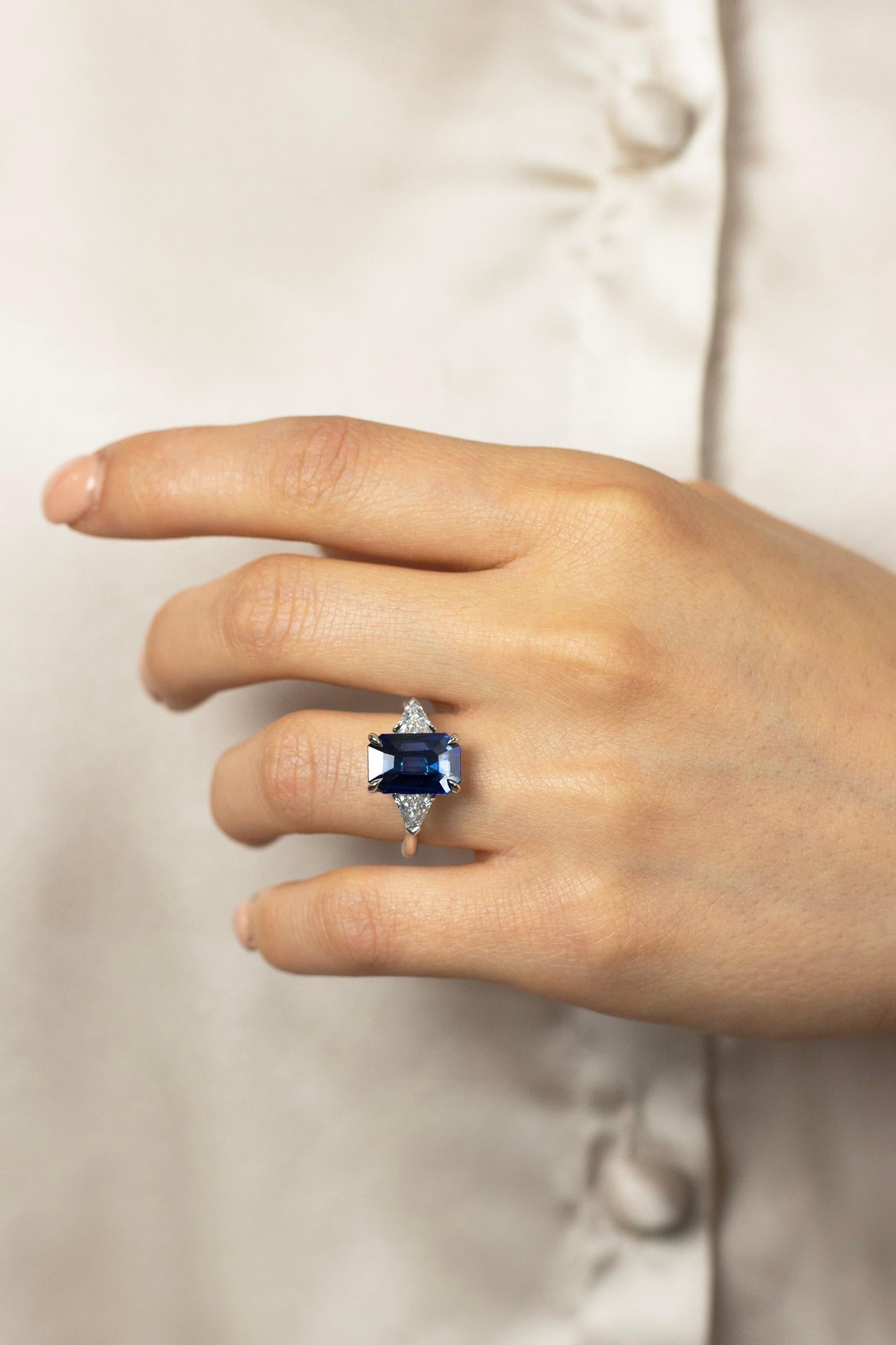 5.04 Carats Emerald Cut Blue Sapphire & Diamond Three-Stone Engagement Ring For Sale 1