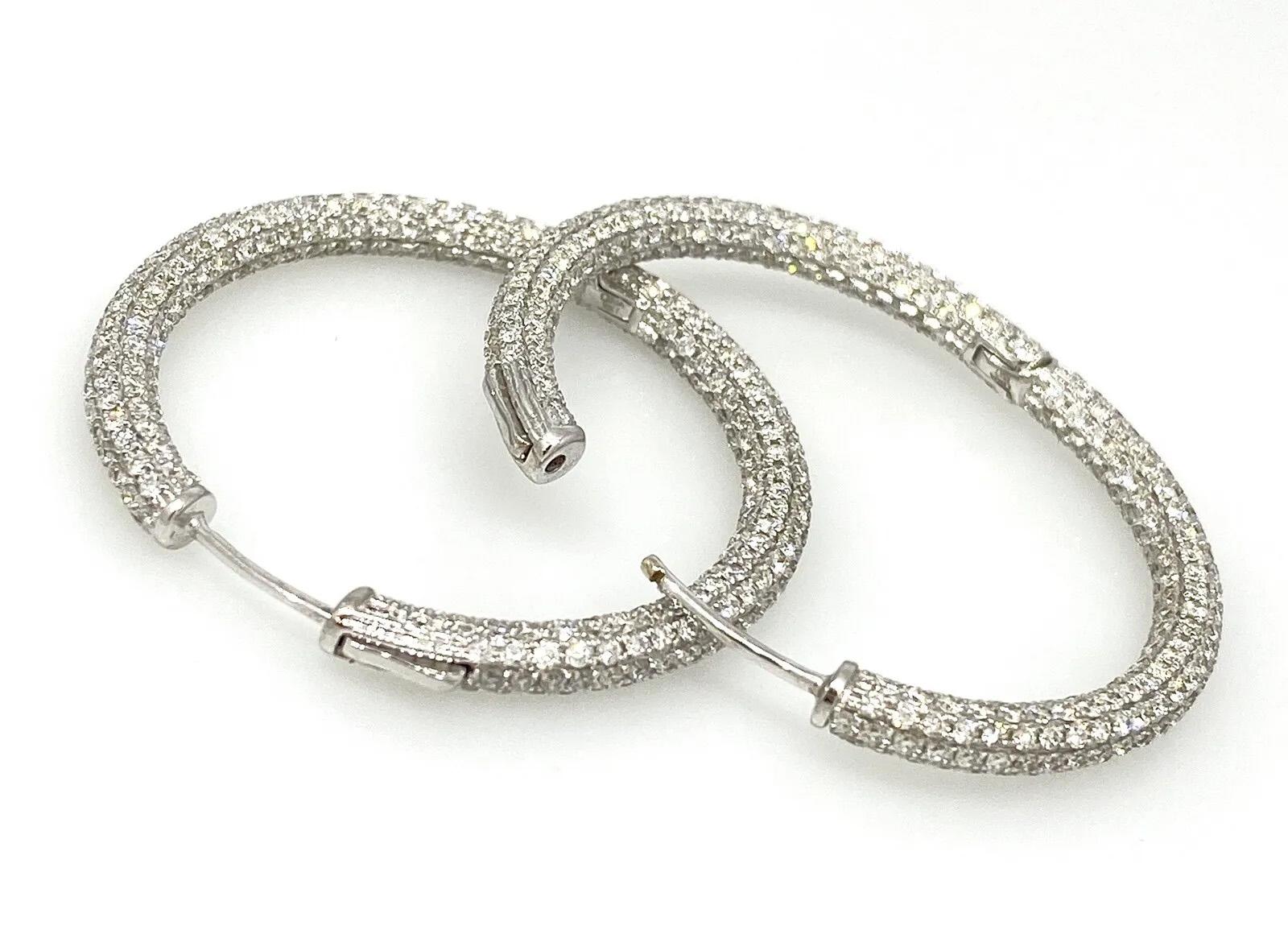 Moderne 5.04 Carats Round Pavé Diamond Hoop Ears in 18k White Gold by Odelia en vente