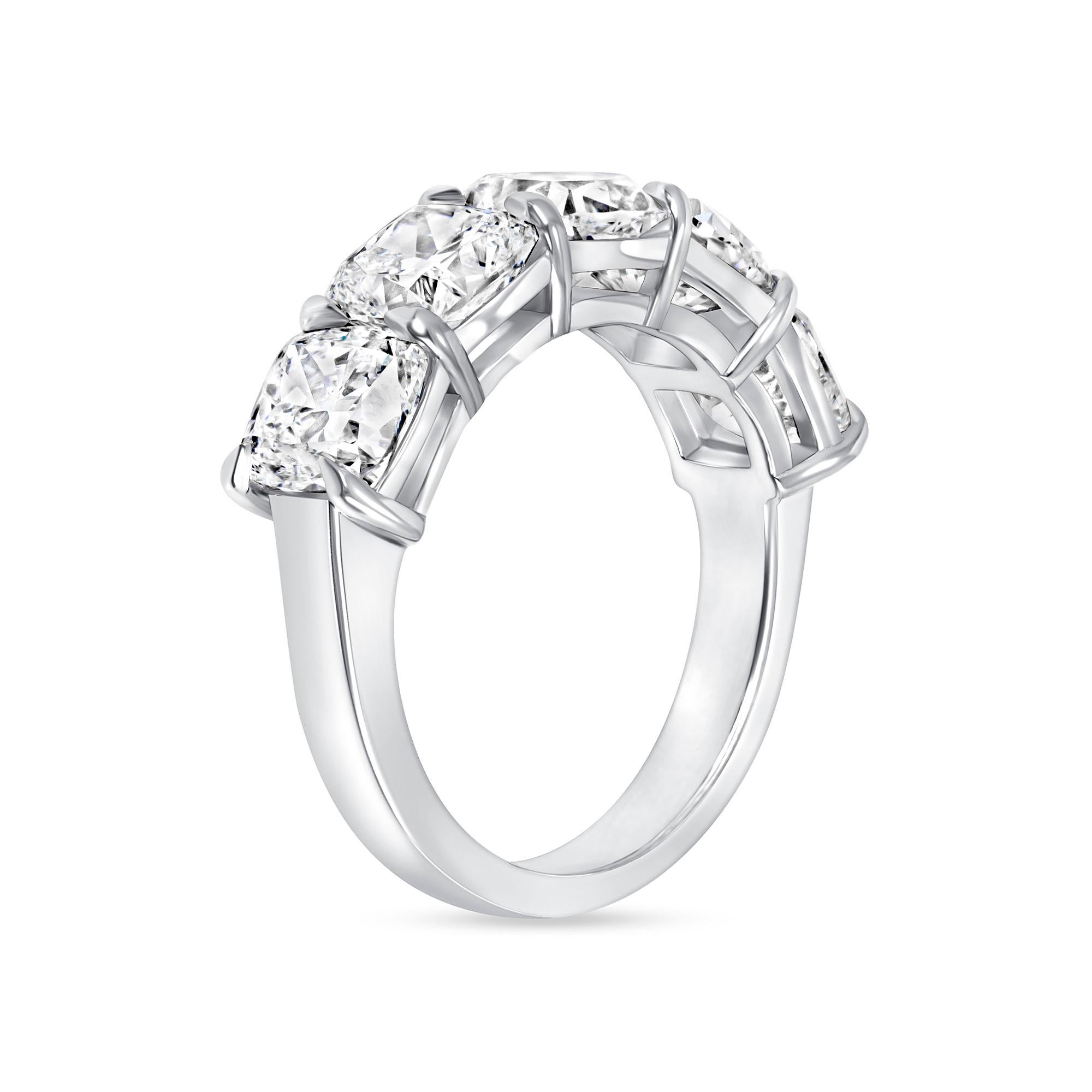 5,04 Ctw. GIA zertifiziert  Halb-Eternity-Ring aus Platin mit Diamanten im Kissenschliff im Zustand „Neu“ im Angebot in San Francisco, CA