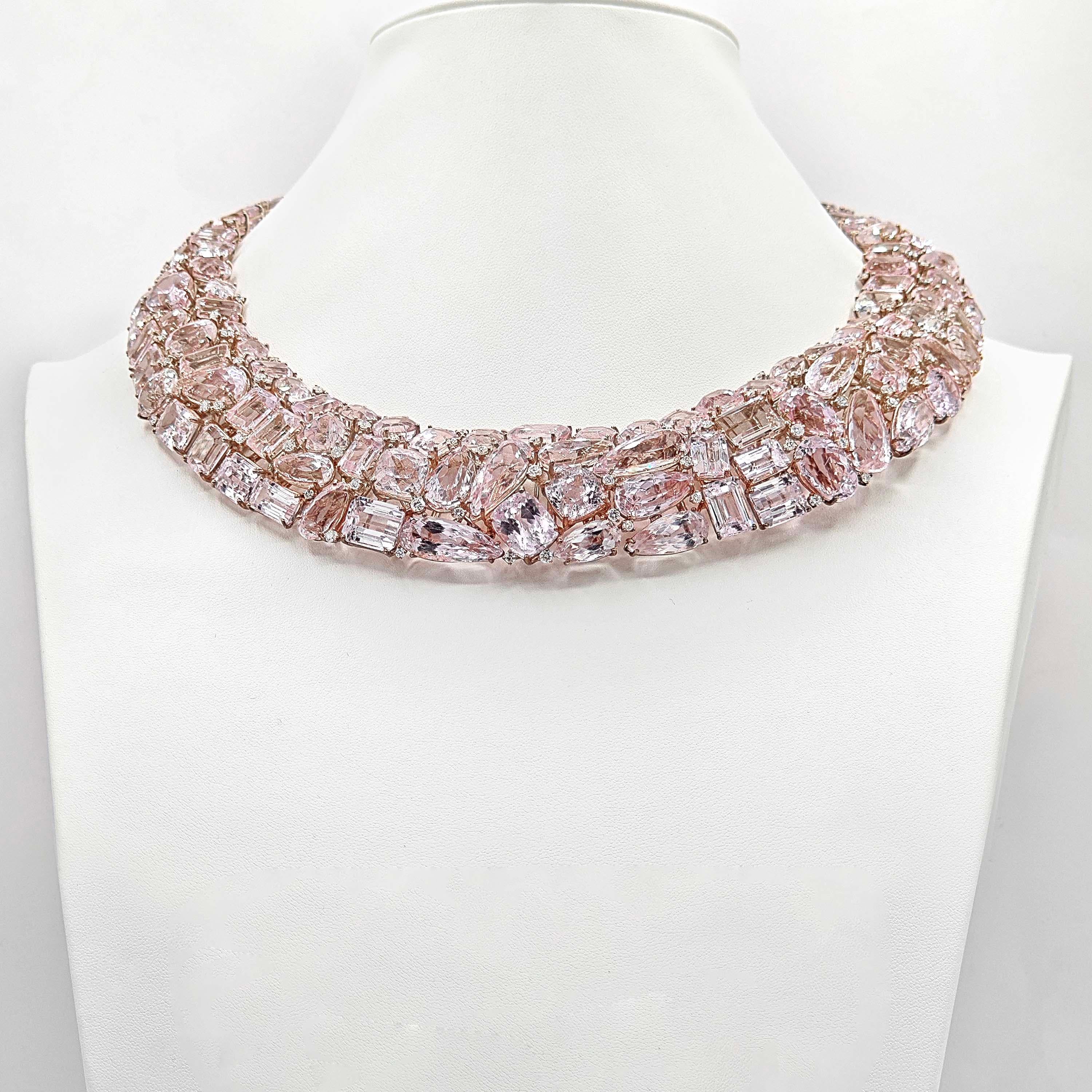 162 Kunzite Gemstones: 499.99 Carats
120 White Round Diamonds: 4.86 Carats
Metal: 18K Rose Gold, 156.40 Grams
