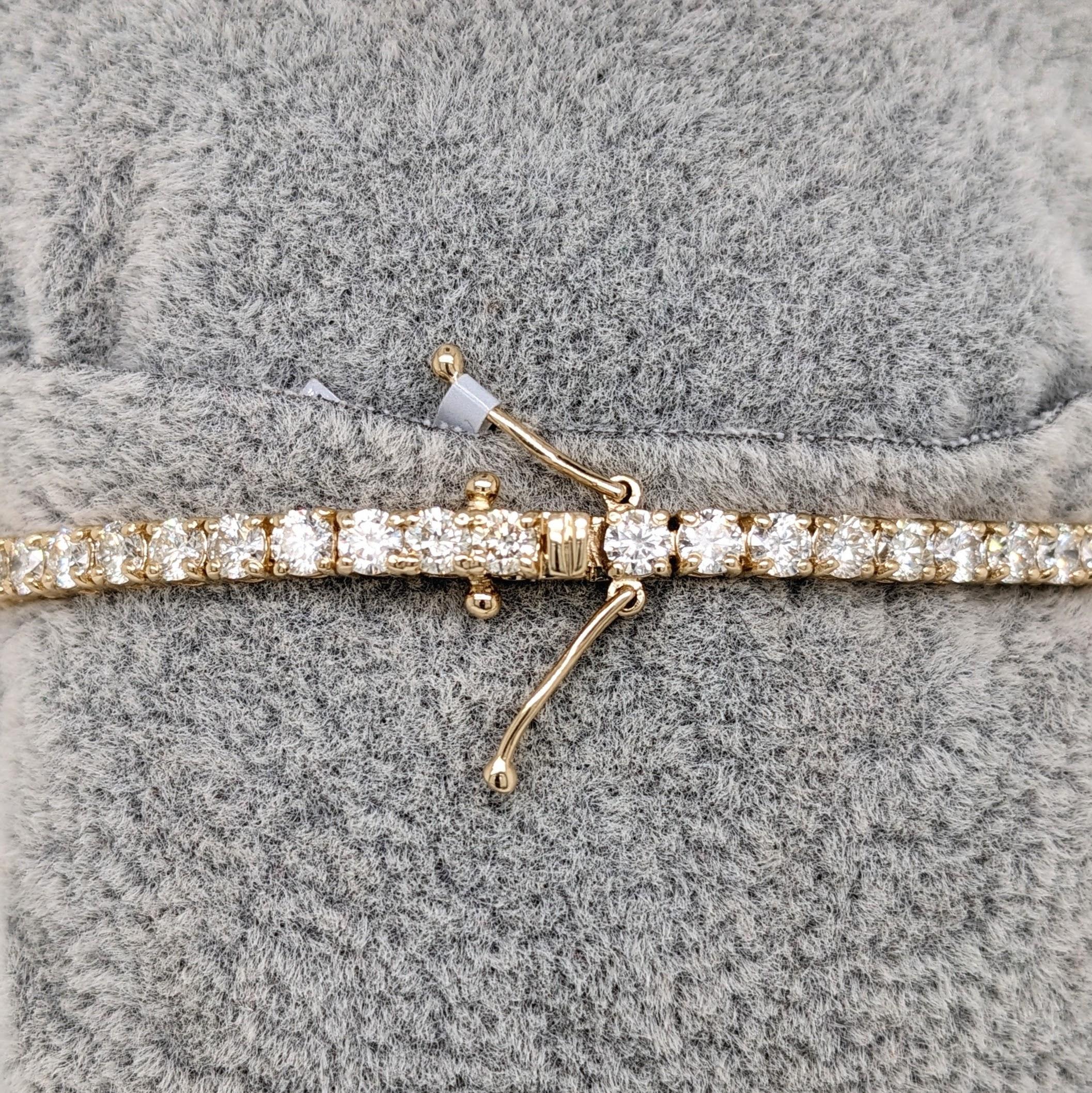 Round Cut 5.04cts Diamond Tennis Bracelet in 14K Yellow Gold with Secure Clasp 4 Prong For Sale