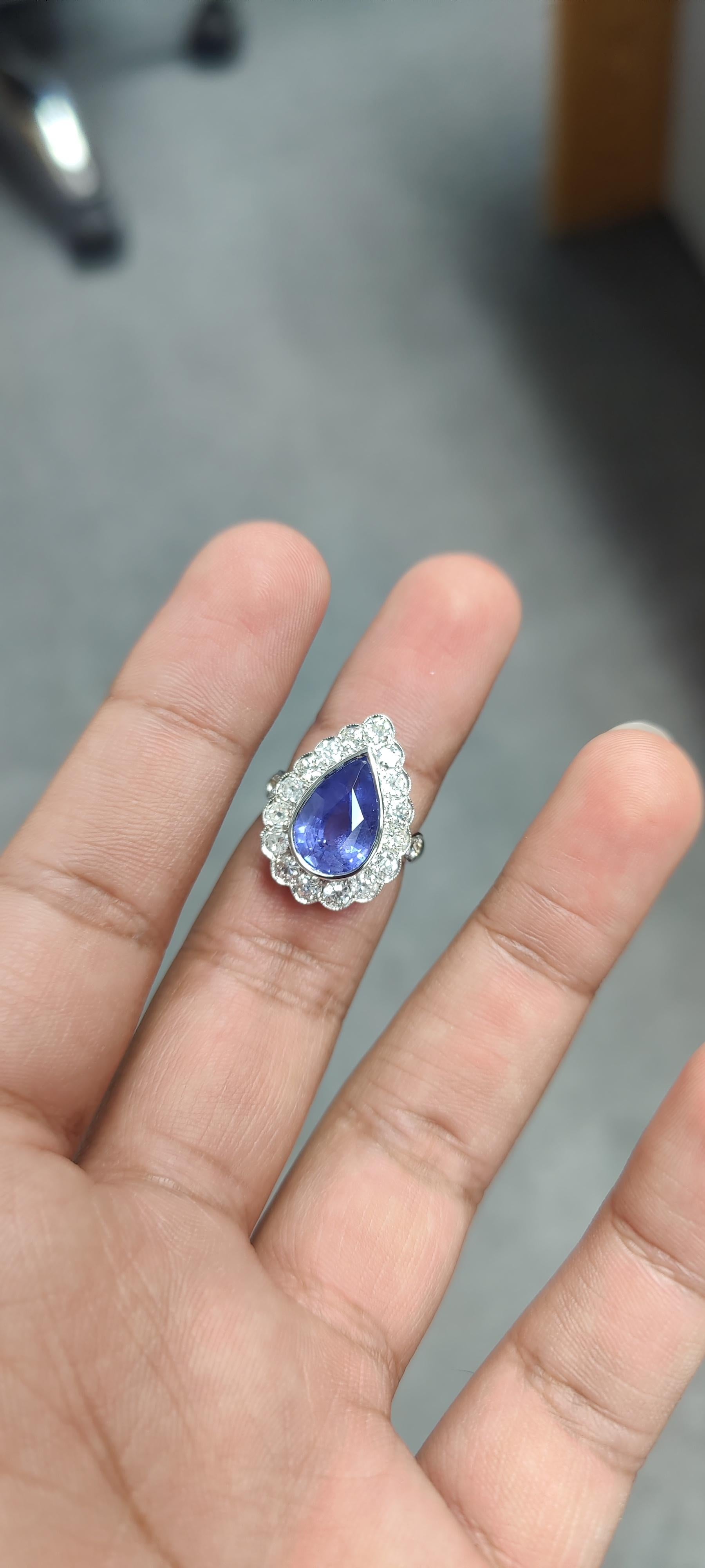Anello Art Deco in oro bianco 18 carati con zaffiro di Ceylon e diamanti 5,05 ct. 9