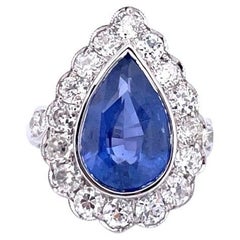 Anello Art Deco in oro bianco 18 carati con zaffiro di Ceylon e diamanti 5,05 ct.
