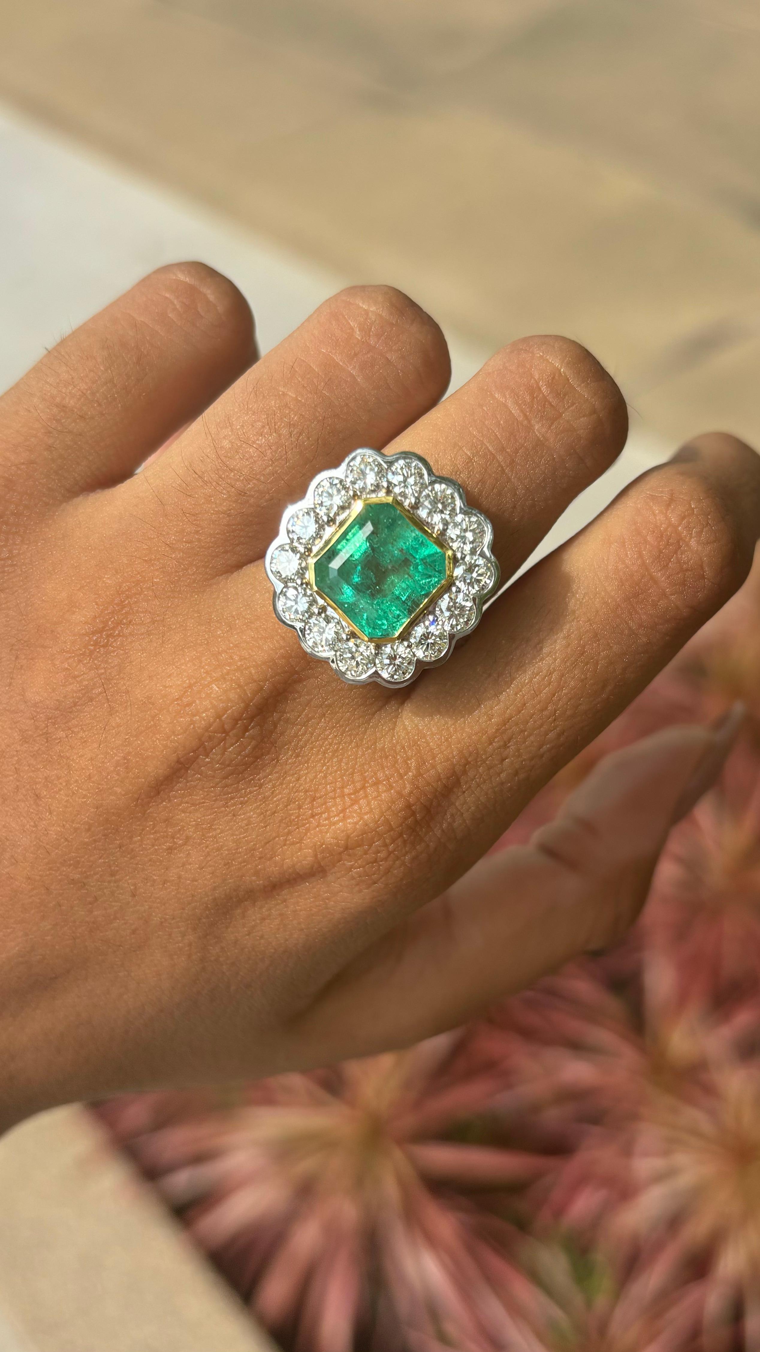 Taglio smeraldo Anello in stile Art Deco con smeraldo colombiano e diamanti da 5,05 carati in vendita