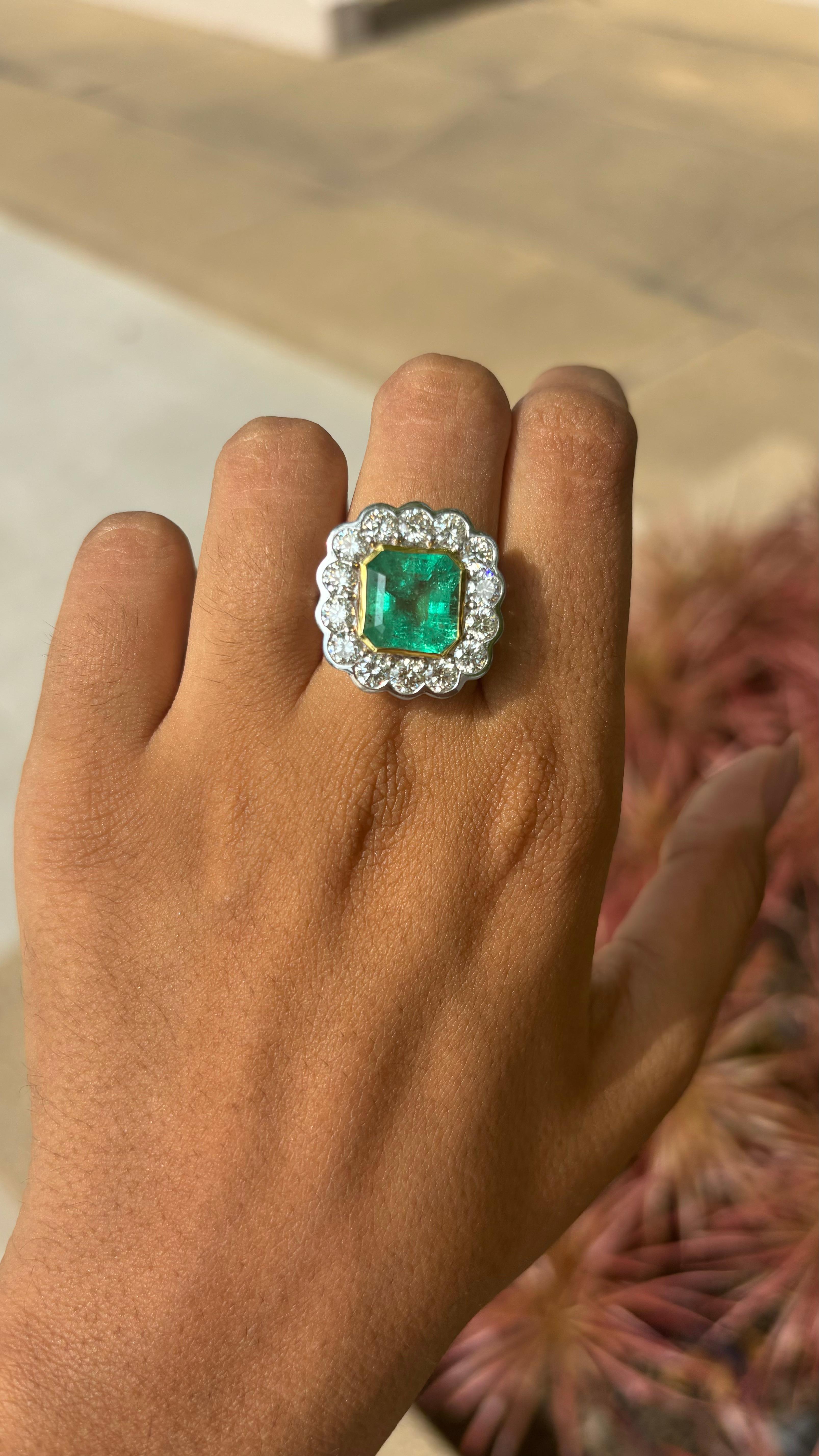 Anello in stile Art Deco con smeraldo colombiano e diamanti da 5,05 carati In condizioni Nuovo in vendita a Bangkok, TH