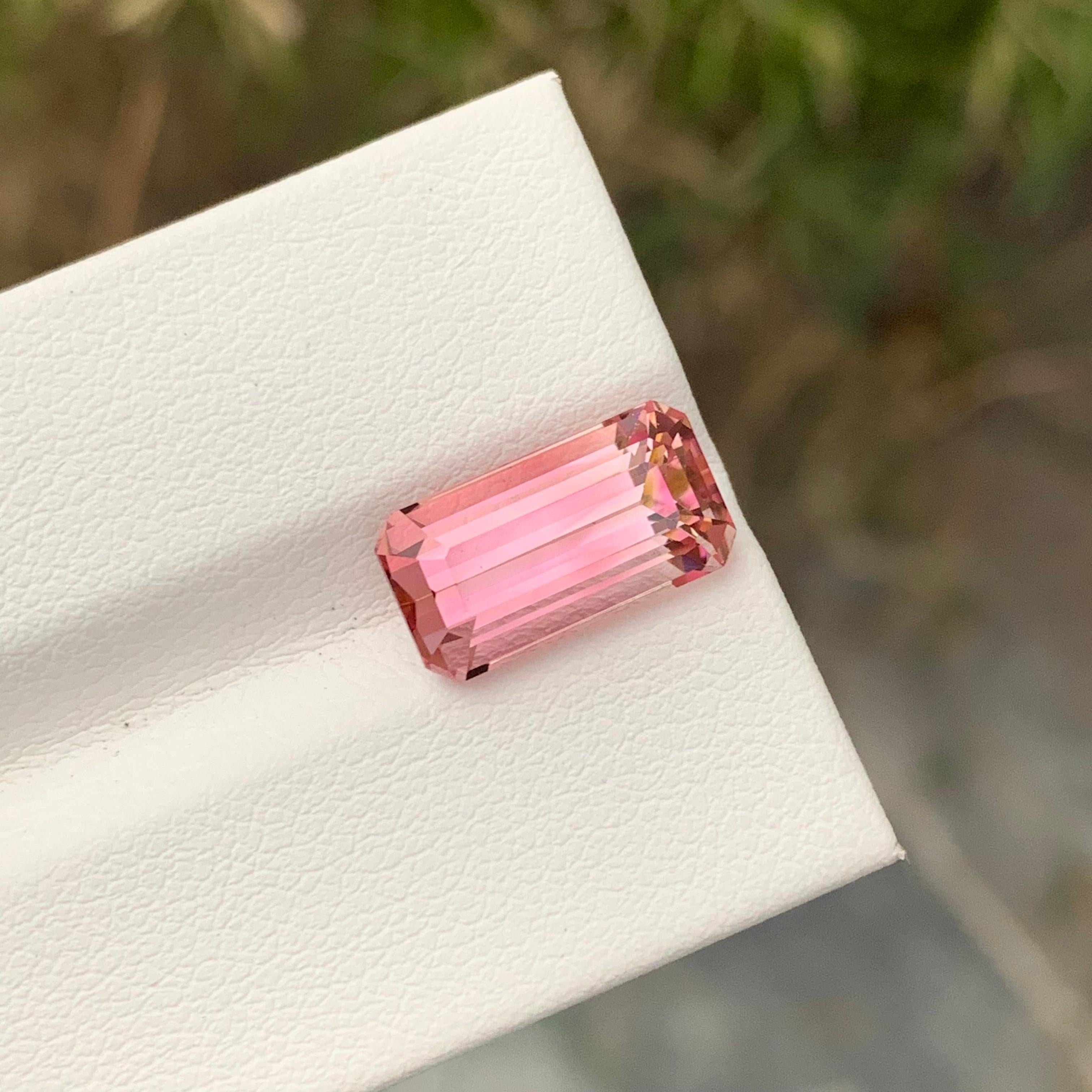 5,05 carati di tormalina rosa sciolta e glamour a forma di smeraldo per collana in vendita 5