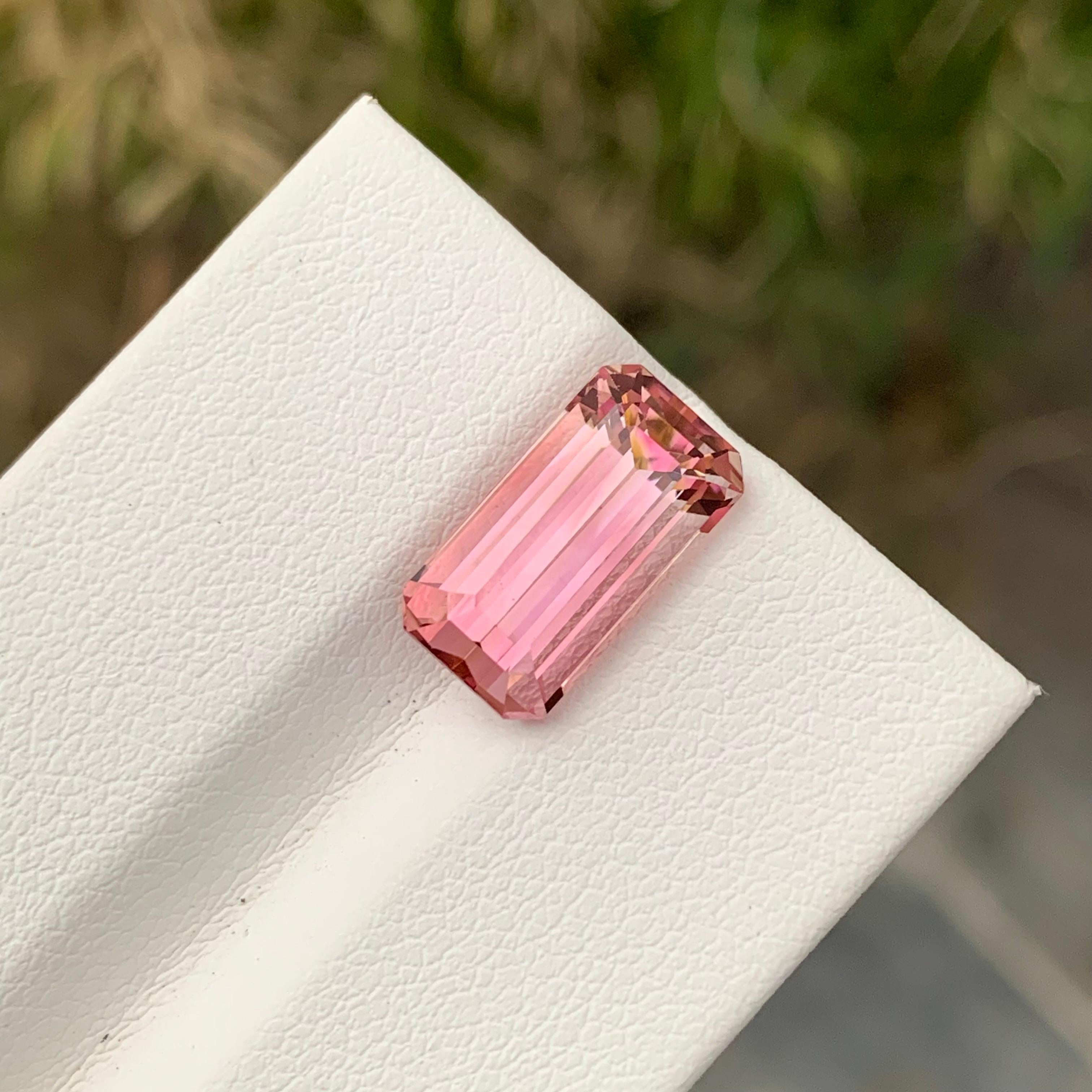 Taglio smeraldo 5,05 carati di tormalina rosa sciolta e glamour a forma di smeraldo per collana in vendita