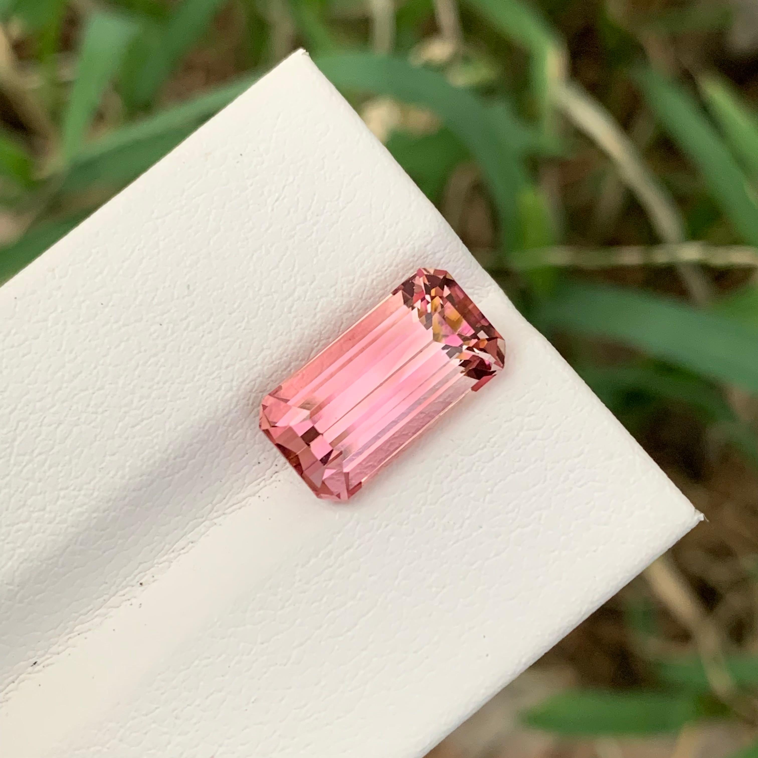 5,05 carati di tormalina rosa sciolta e glamour a forma di smeraldo per collana In condizioni Nuovo in vendita a Peshawar, PK