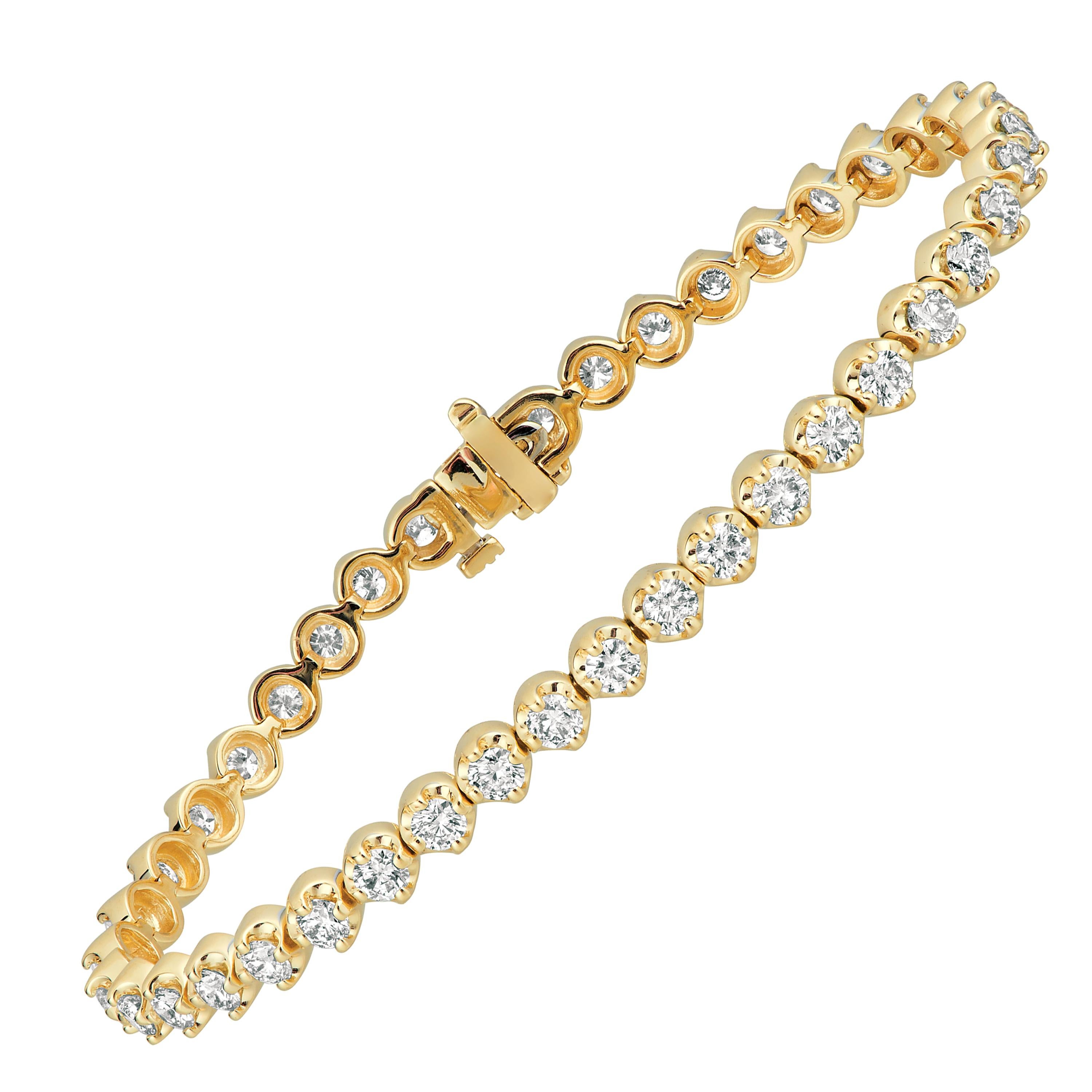 5.05 Carat Natural Diamond Bracelet G SI 14 Karat Yellow Gold Very Unique Design For Sale