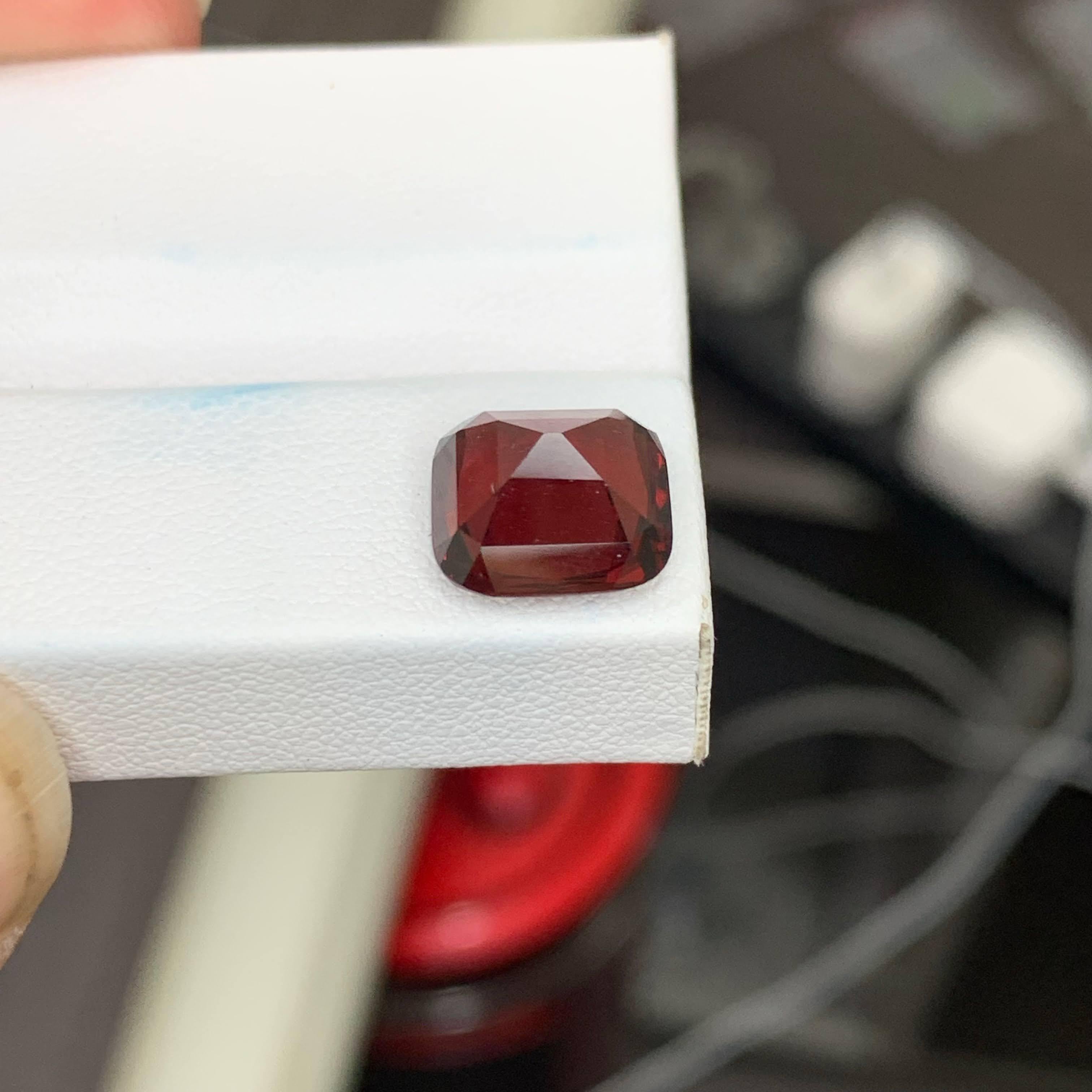 Moderno 5,05 Carati Nature Sciolto Granato Rosso Brillante Pietra Taglio Cuscino Africa Gemma in vendita