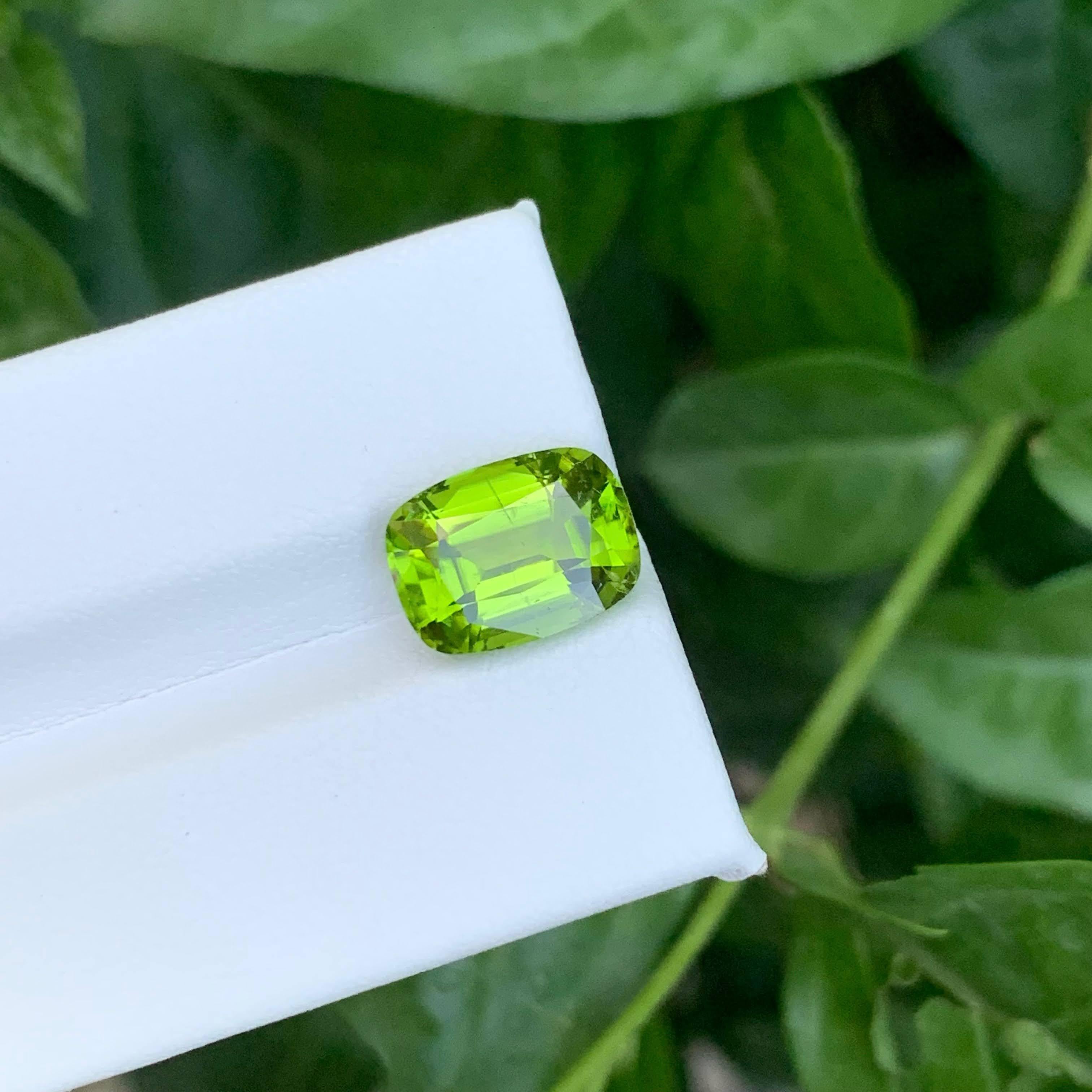 5.05 Carat Natural Loose Green Peridot Stone Cushion Cut Pakistani Gemstone (pierre précieuse pakistanaise) en vente 5