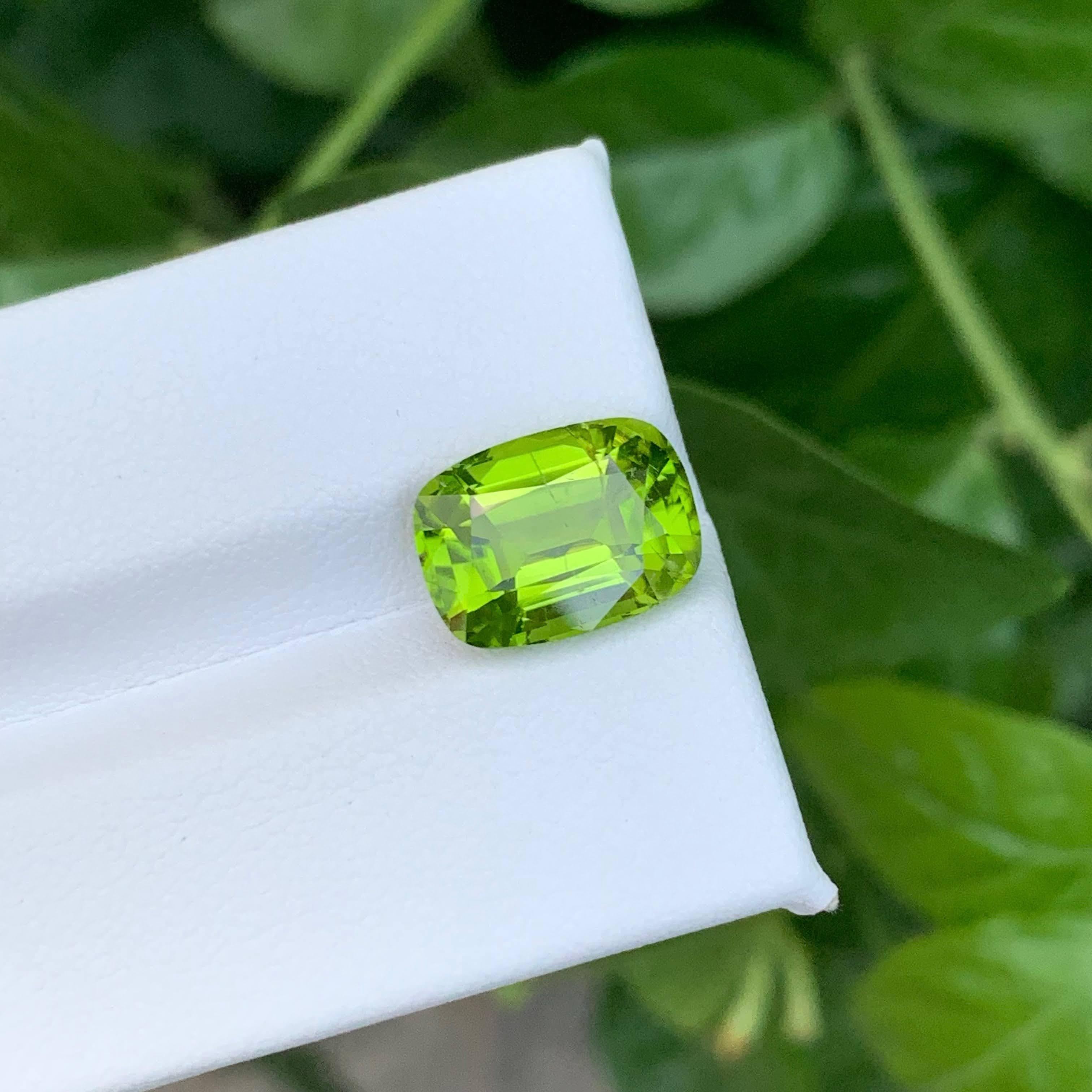 Taille coussin 5.05 Carat Natural Loose Green Peridot Stone Cushion Cut Pakistani Gemstone (pierre précieuse pakistanaise) en vente