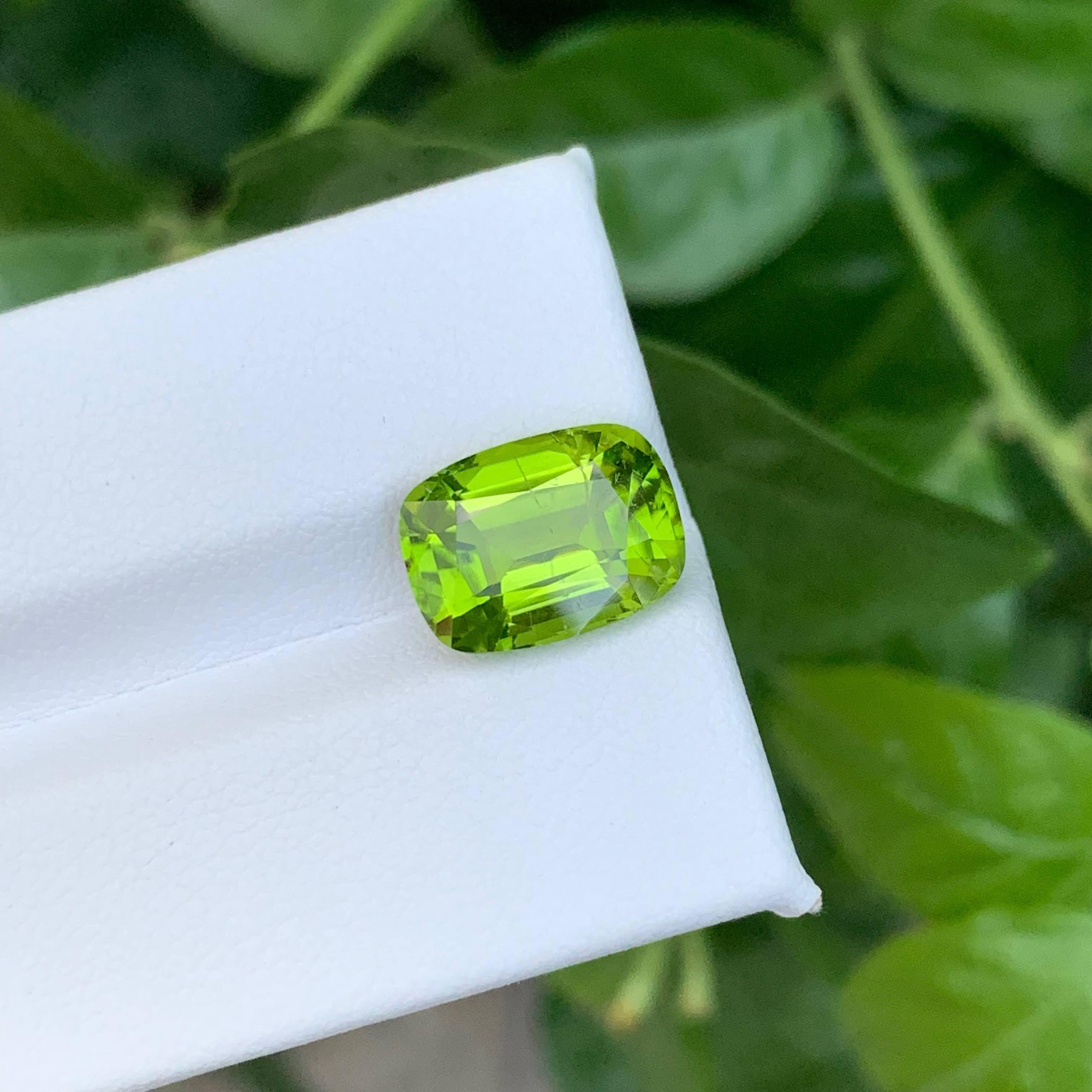 5.05 Carat Natural Loose Green Peridot Stone Cushion Cut Pakistani Gemstone (pierre précieuse pakistanaise) Neuf - En vente à Bangkok, TH