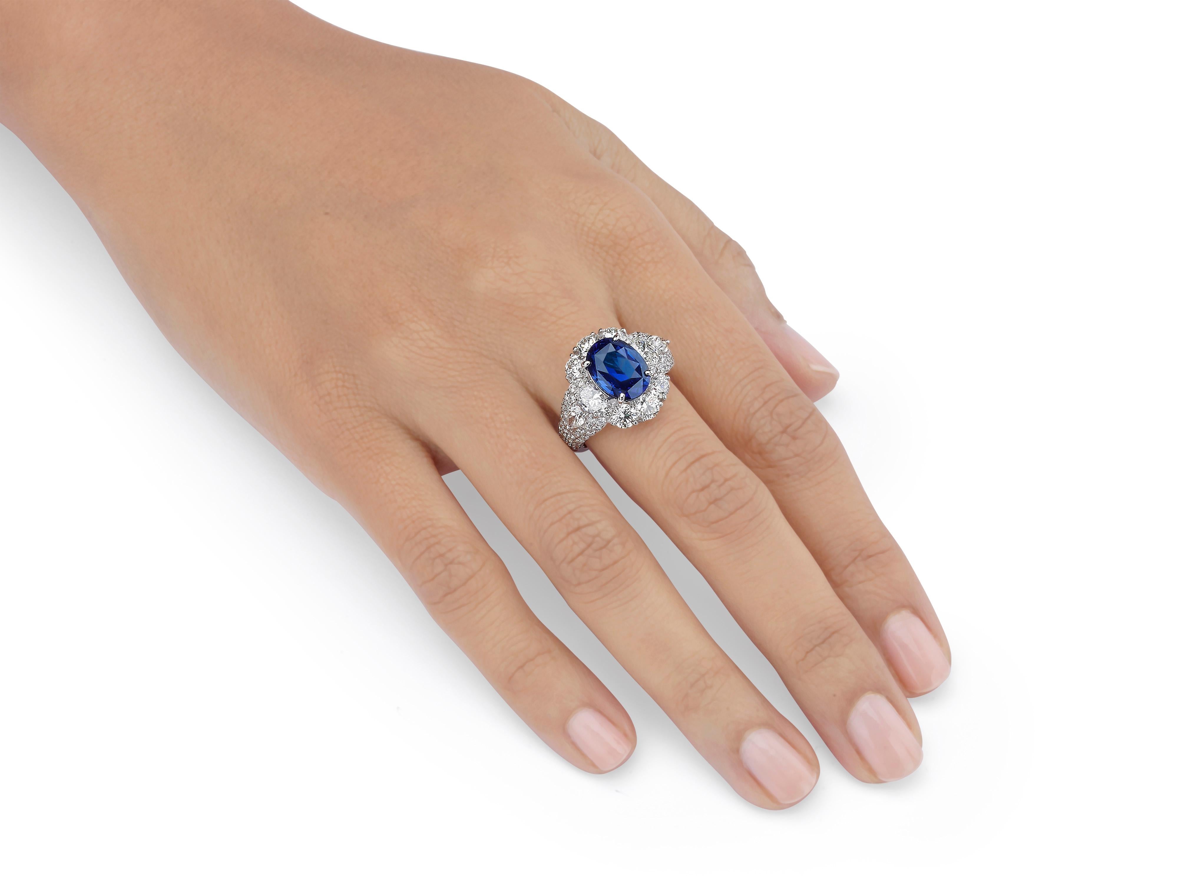 5.05 Carat Royal Blue Oval Ceylon Sapphire 18 Karat White Gold Diamond Ring In New Condition In Hong Kong, Kowloon