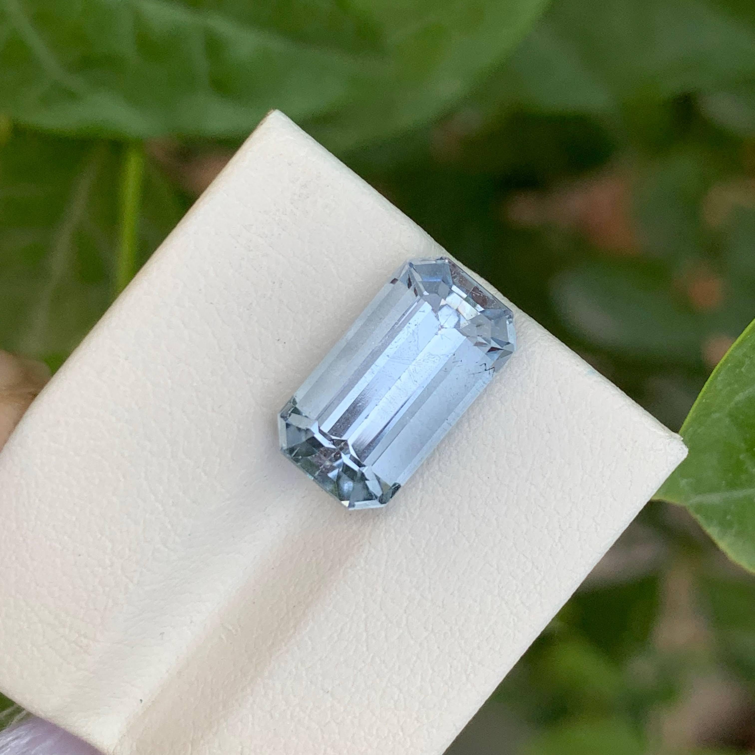 5.05 carats Loose Aquamarine Goshenite Emerald Cut Natural Pakistani Gemstone In condizioni Nuovo in vendita a Bangkok, TH