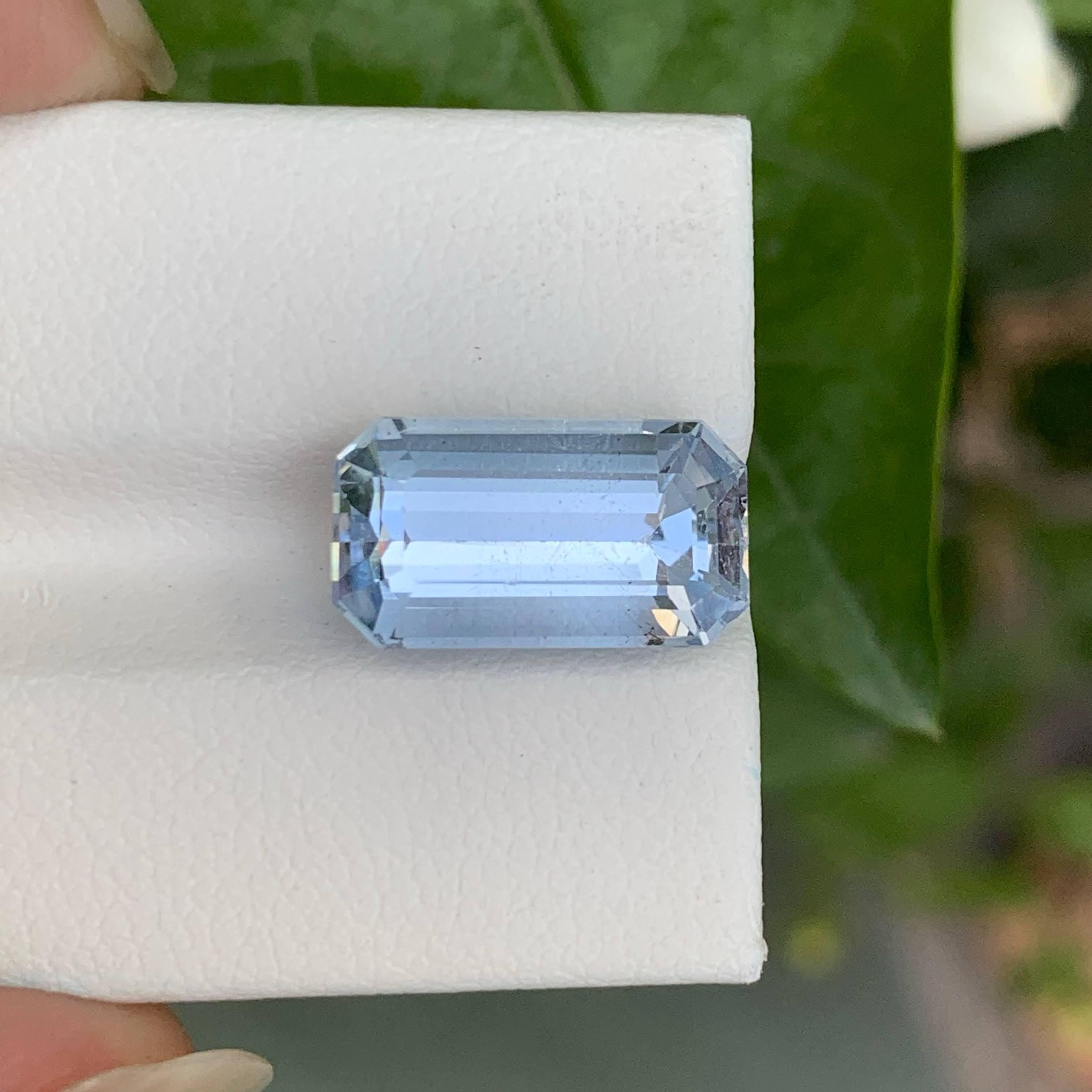 da uomo o donna 5.05 carats Loose Aquamarine Goshenite Emerald Cut Natural Pakistani Gemstone in vendita