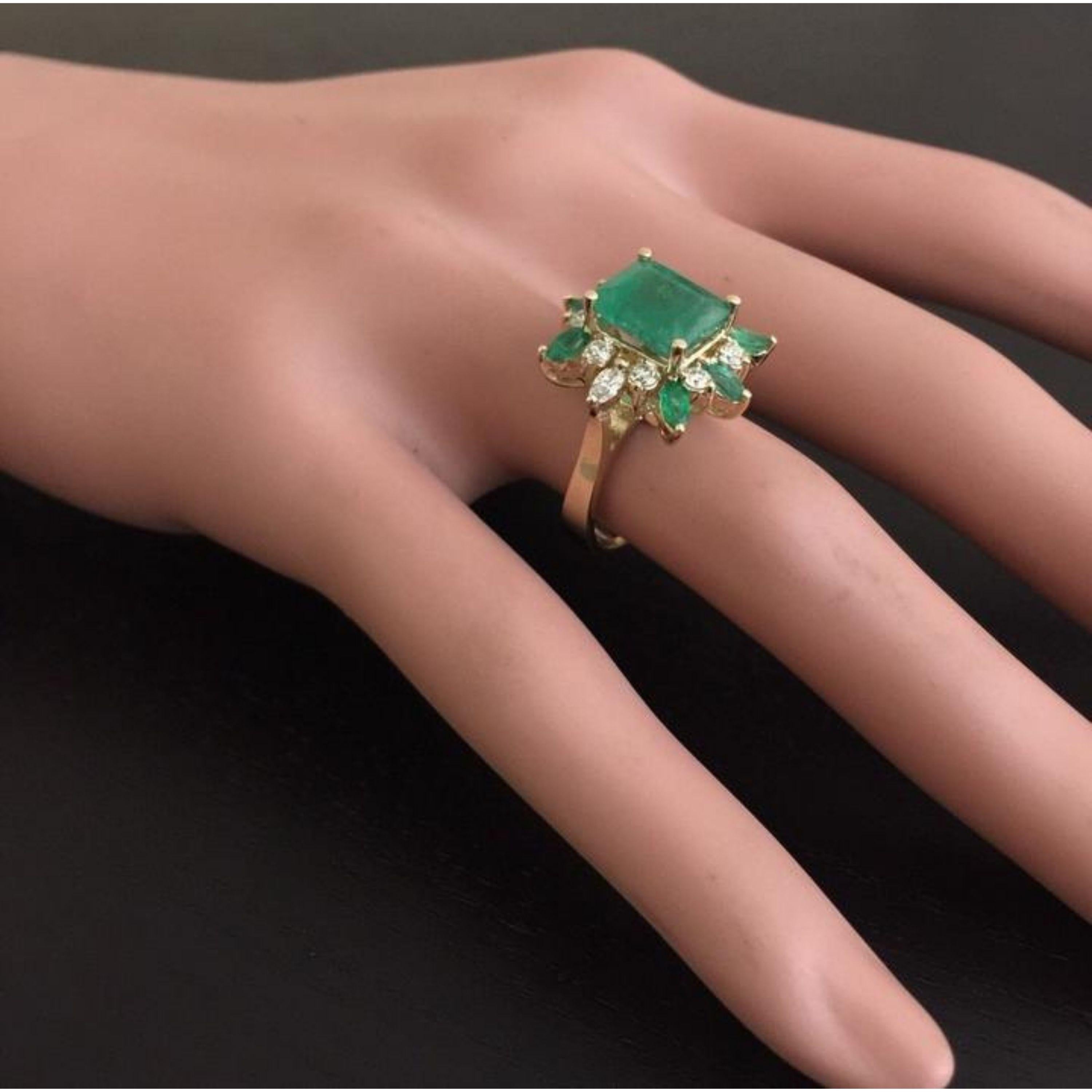 5.05 Carat Natural Emerald and Diamond 14 Karat Solid Yellow Gold Ring In New Condition For Sale In Los Angeles, CA