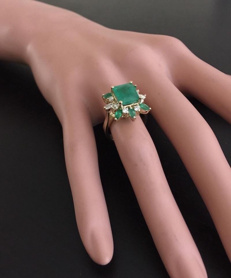 5.05 Carat Natural Emerald and Diamond 14 Karat Solid Yellow Gold Ring For Sale 1