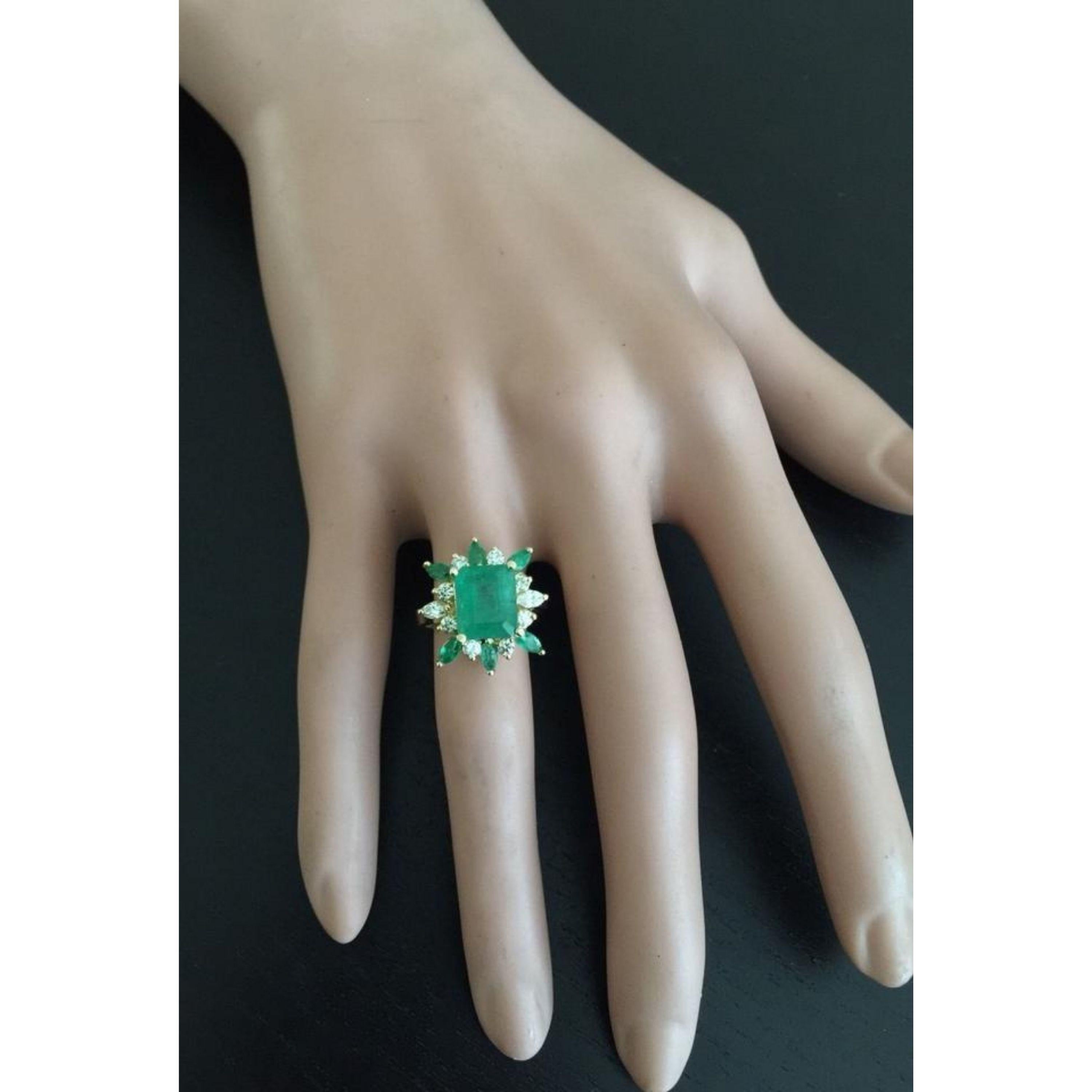 5.05 Carat Natural Emerald and Diamond 14 Karat Solid Yellow Gold Ring For Sale 2