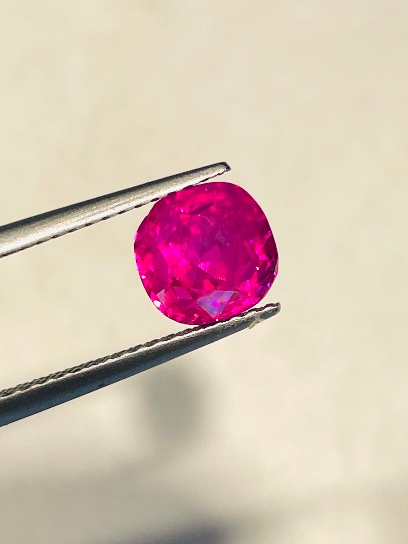Women's or Men's 5.05 Ct unheated Burma ruby full luster transparent For Sale