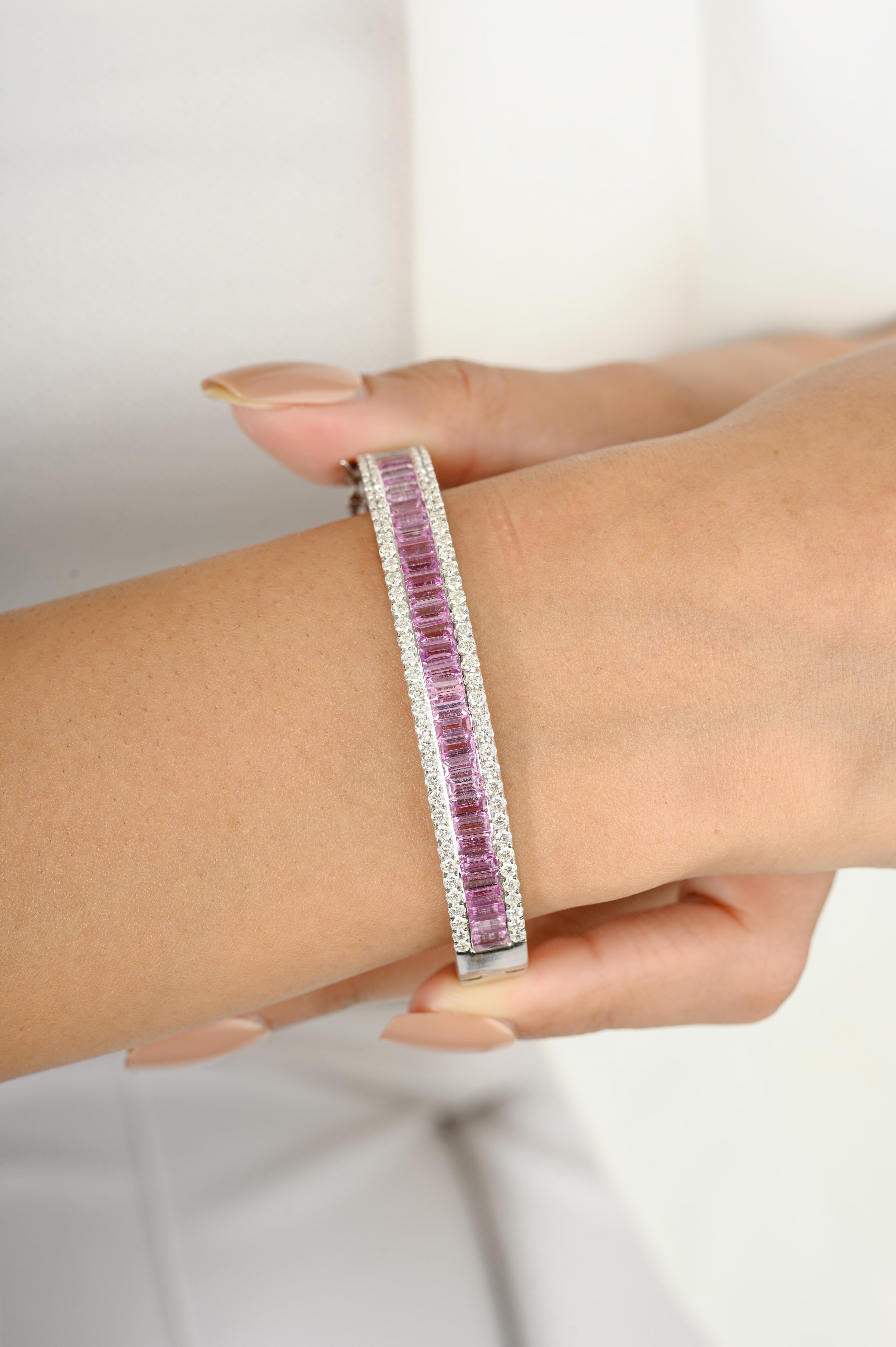 Donna Bracciale con zaffiro rosa baguette da 5,05 CTW e diamanti in oro bianco 18 carati in vendita