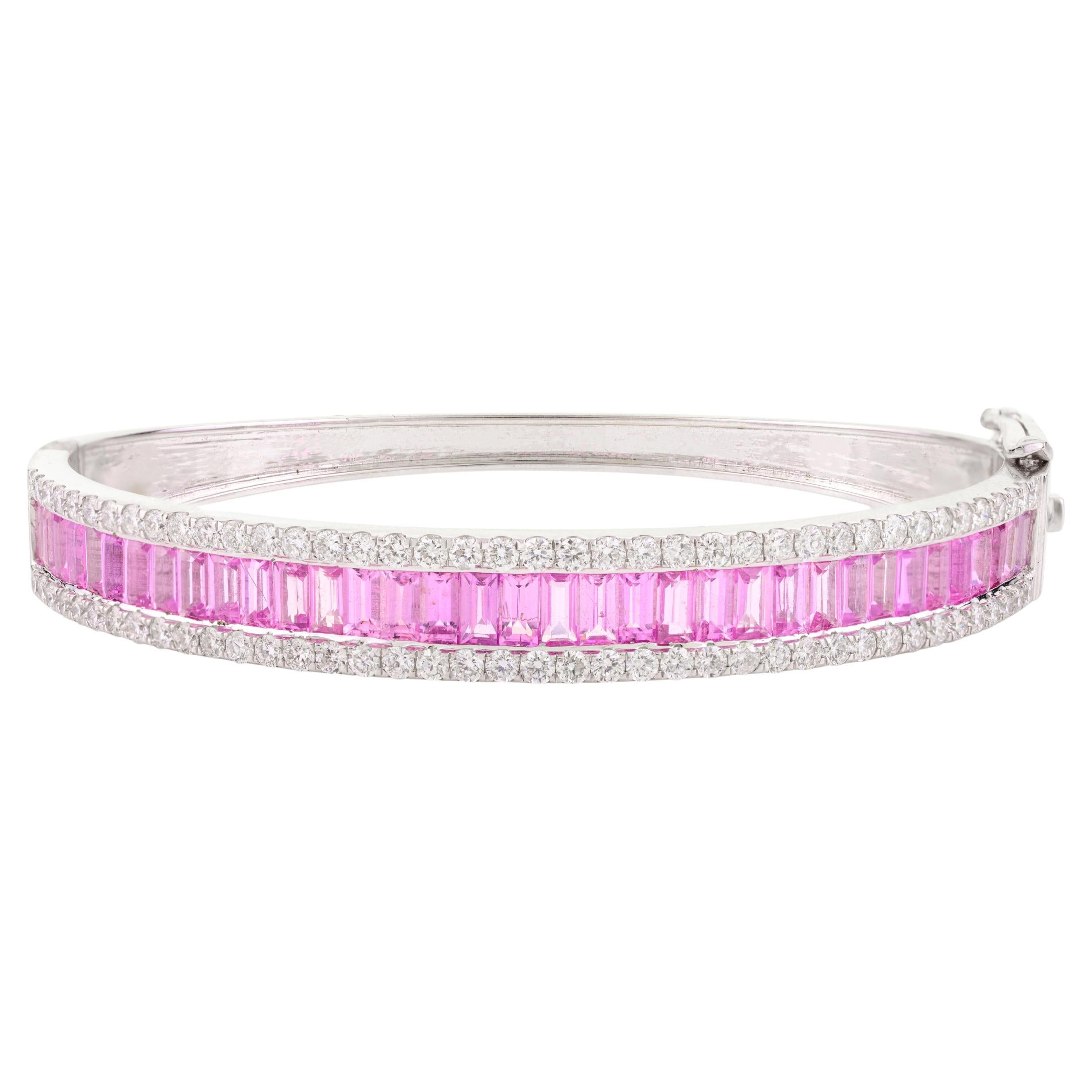 Bracciale con zaffiro rosa baguette da 5,05 CTW e diamanti in oro bianco 18 carati in vendita