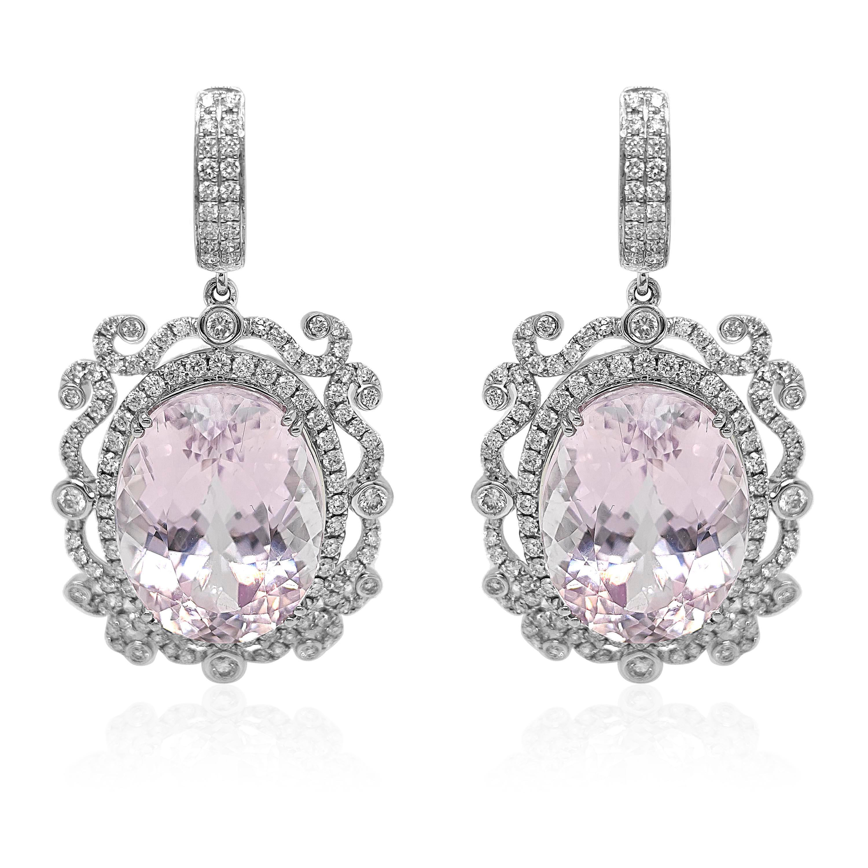 2 Kunzite Gemstones: 47.51 Carats
256 White Diamonds: 3.07 Carats
Metal: 18K White Gold, 21.60 Grams
