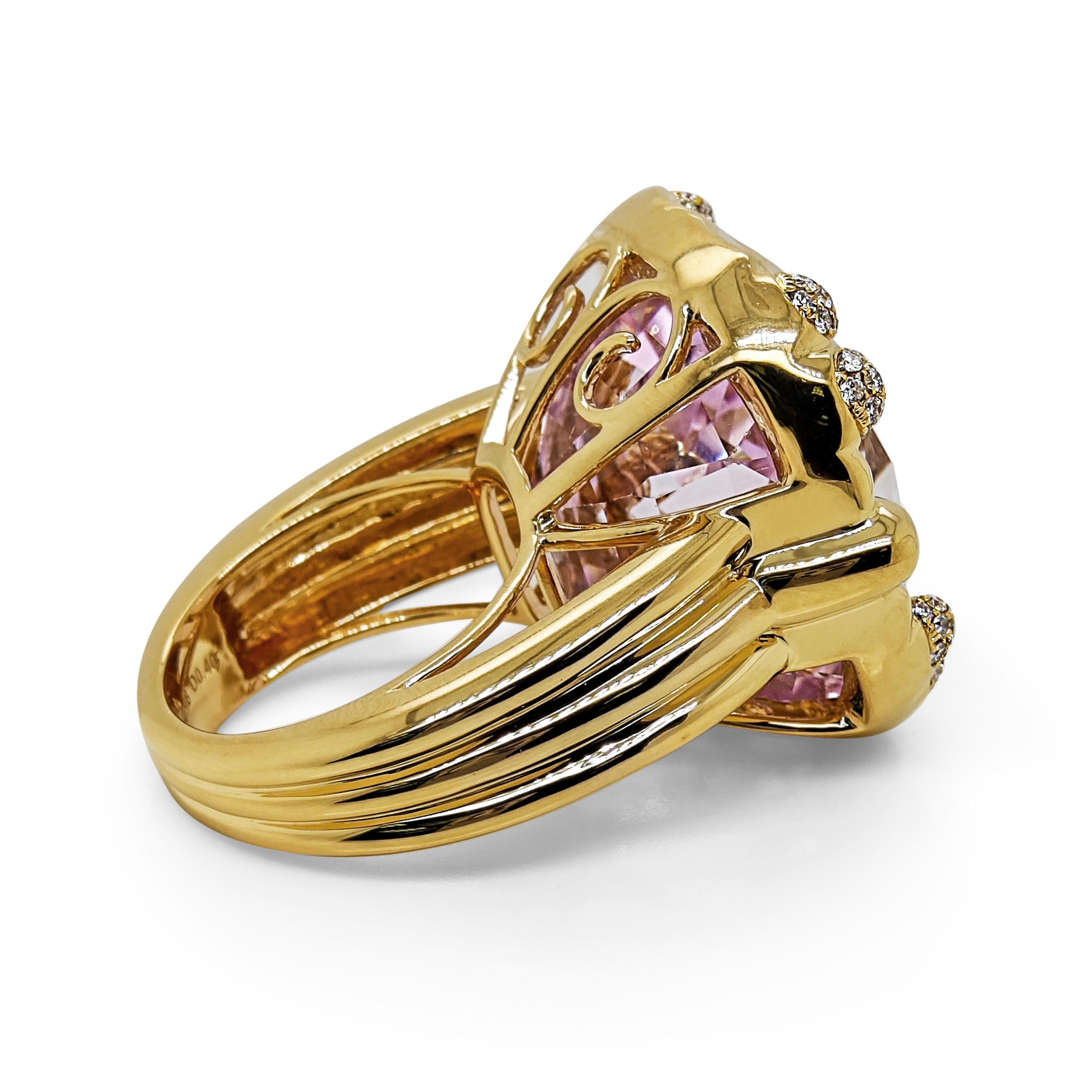1 Kunzite Gemstone: 50.18 Carats
64 White Diamonds: 0.40 Carat
Metal: 18K Yellow Gold, 19.10 Grams