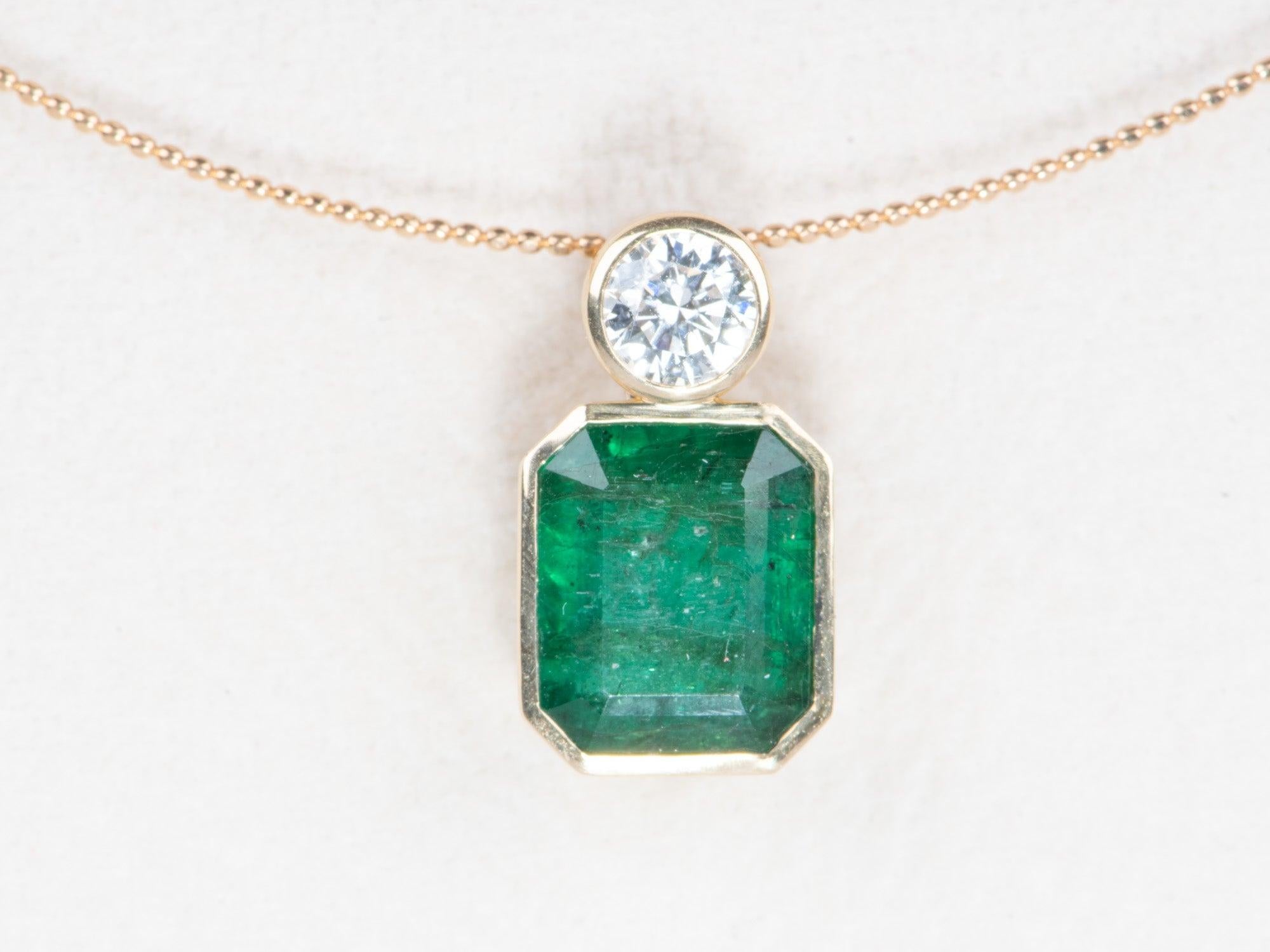 5,05ct natürlichen sambischen Smaragd und Lab-Diamant-Anhänger 14K Gold R4712