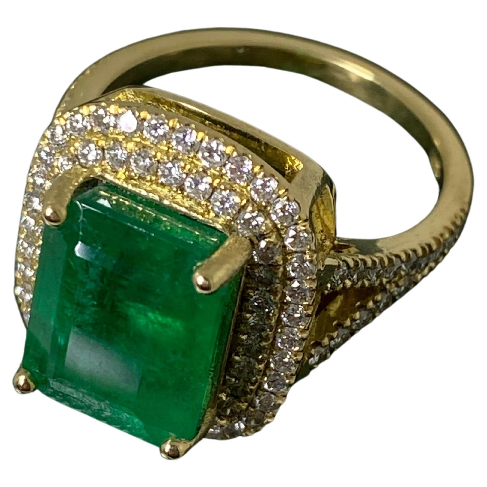 This vintage handmade piece of jewellery 
is featuring a superb Natural Emerald 
of rarely seen size - 5.05ct 
(11.15 x 8.58 x 6.51mm)
of Zambian origin & 
the most magnificent vivid intense 
grass green colour 
cut in its signature step (emerald)