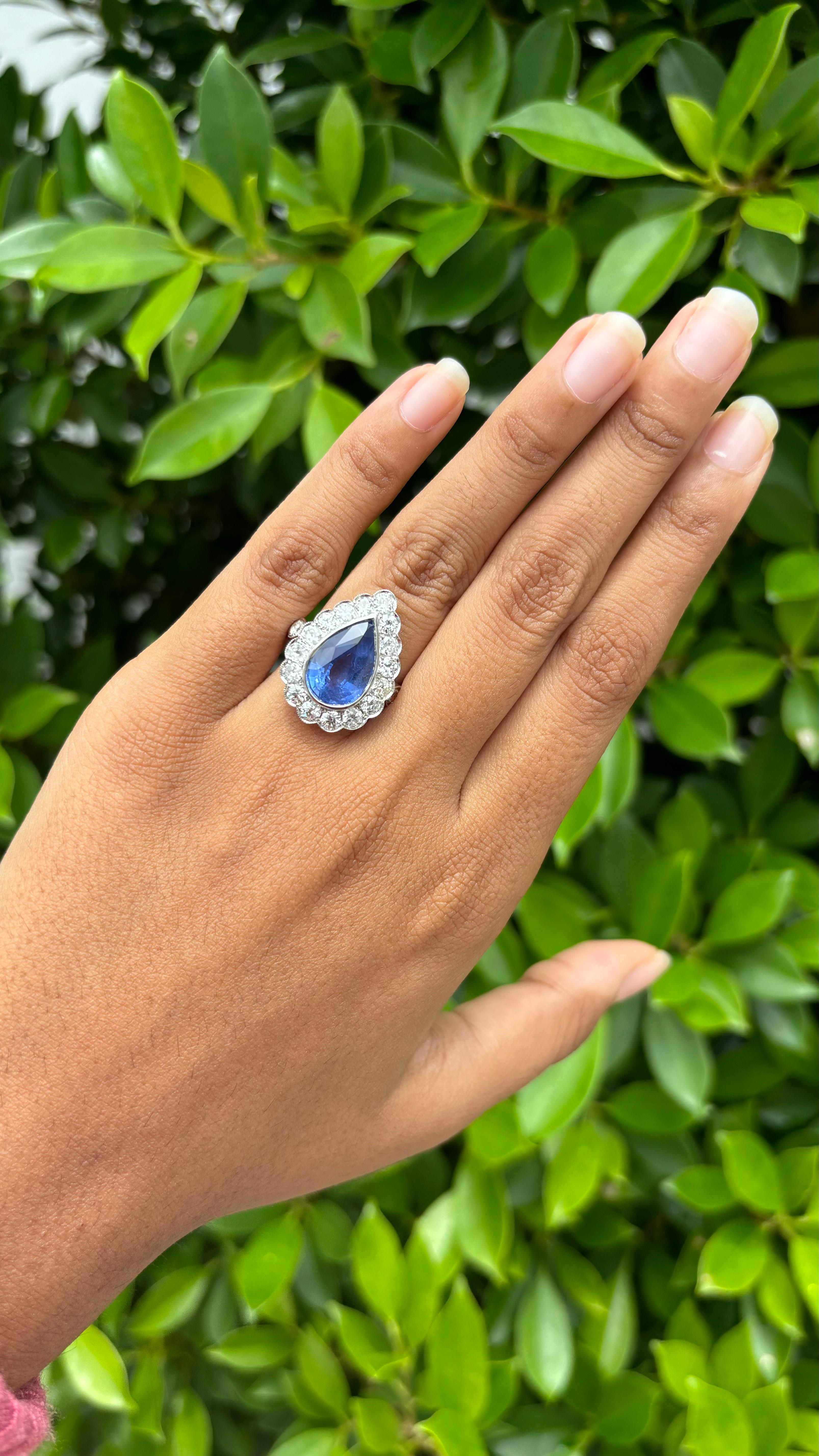 Donna Anello Art Deco in oro bianco 18 carati con zaffiro di Ceylon e diamanti 5,05 ct.