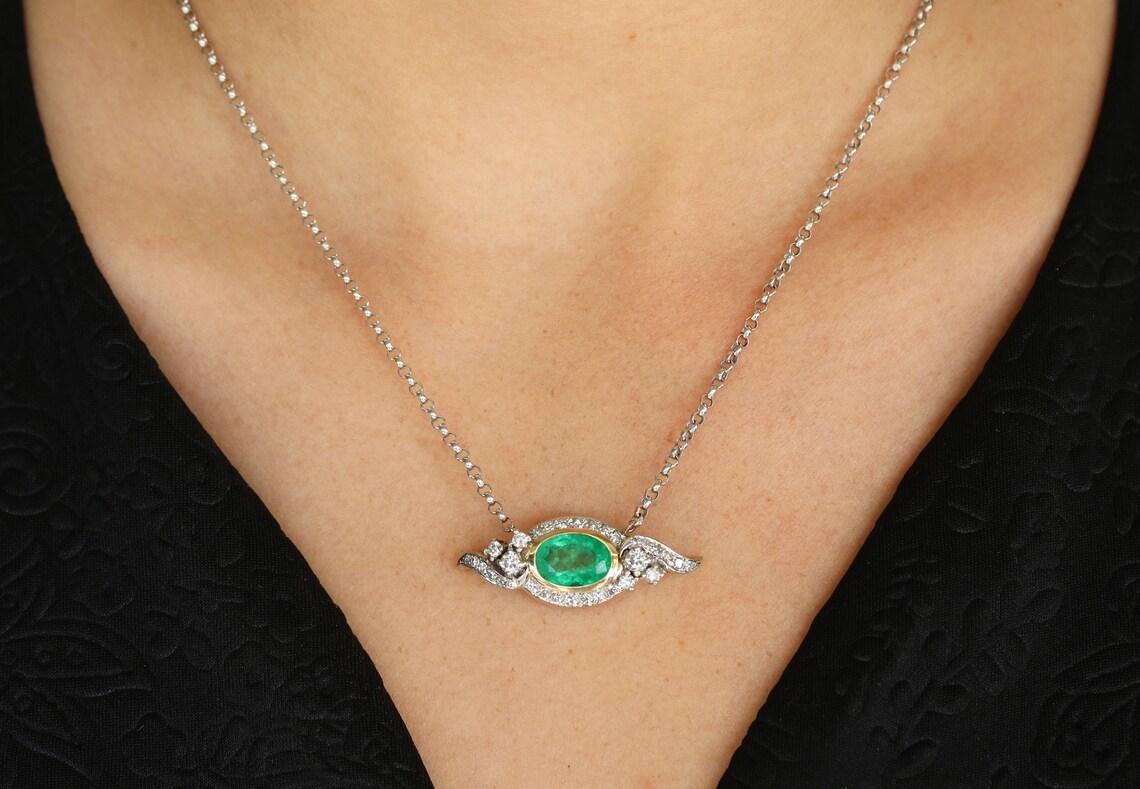 5.05tcw Vintage Oval Emerald & Diamond Necklace 14K Gold Emerald Anniversary In New Condition For Sale In Jupiter, FL