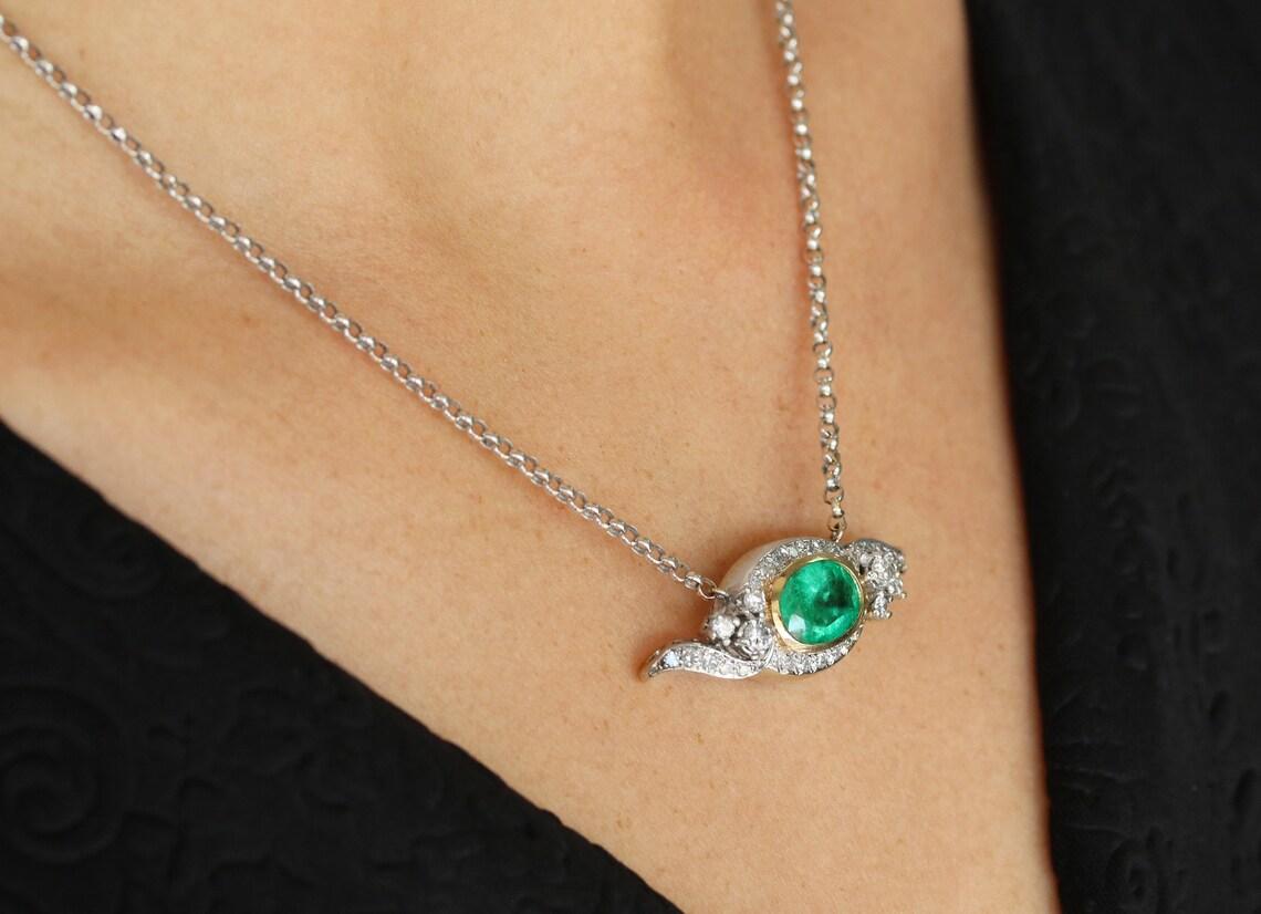 Women's 5.05tcw Vintage Oval Emerald & Diamond Necklace 14K Gold Emerald Anniversary For Sale