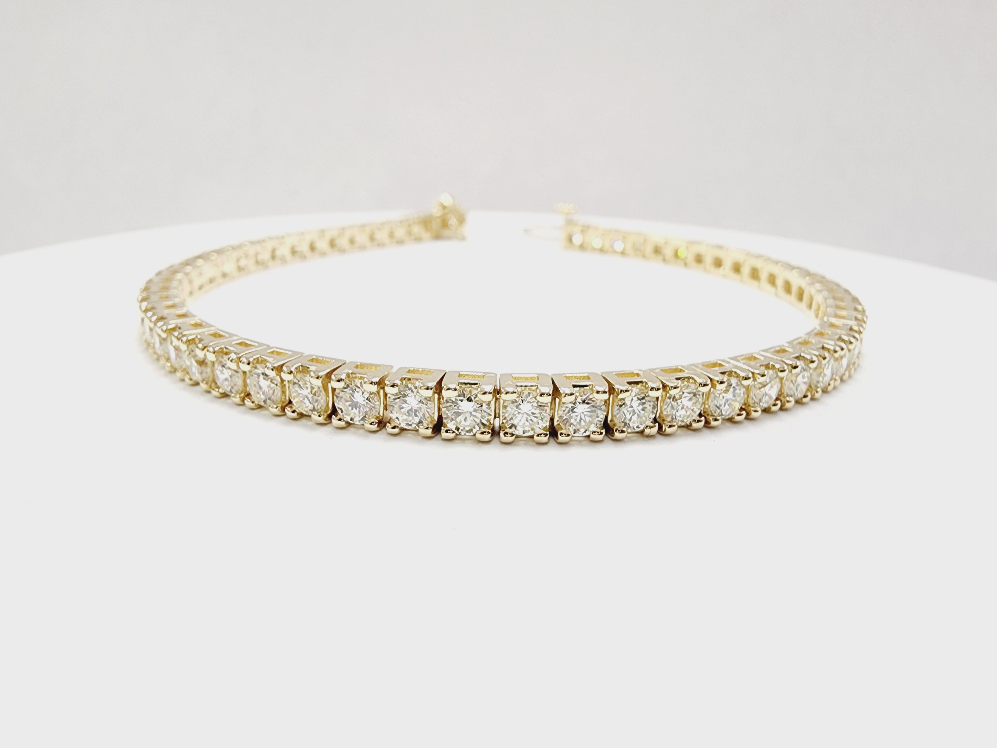 Beautiful quality tennis bracelet, round-brilliant cut white diamonds with excellent shine!
14 karat yellow gold classic four-prong style for maximum light brilliance.

Length: 7 inch
Color Range: G
Clarity Range: VS
Width: 3.3 mm wide

*Free