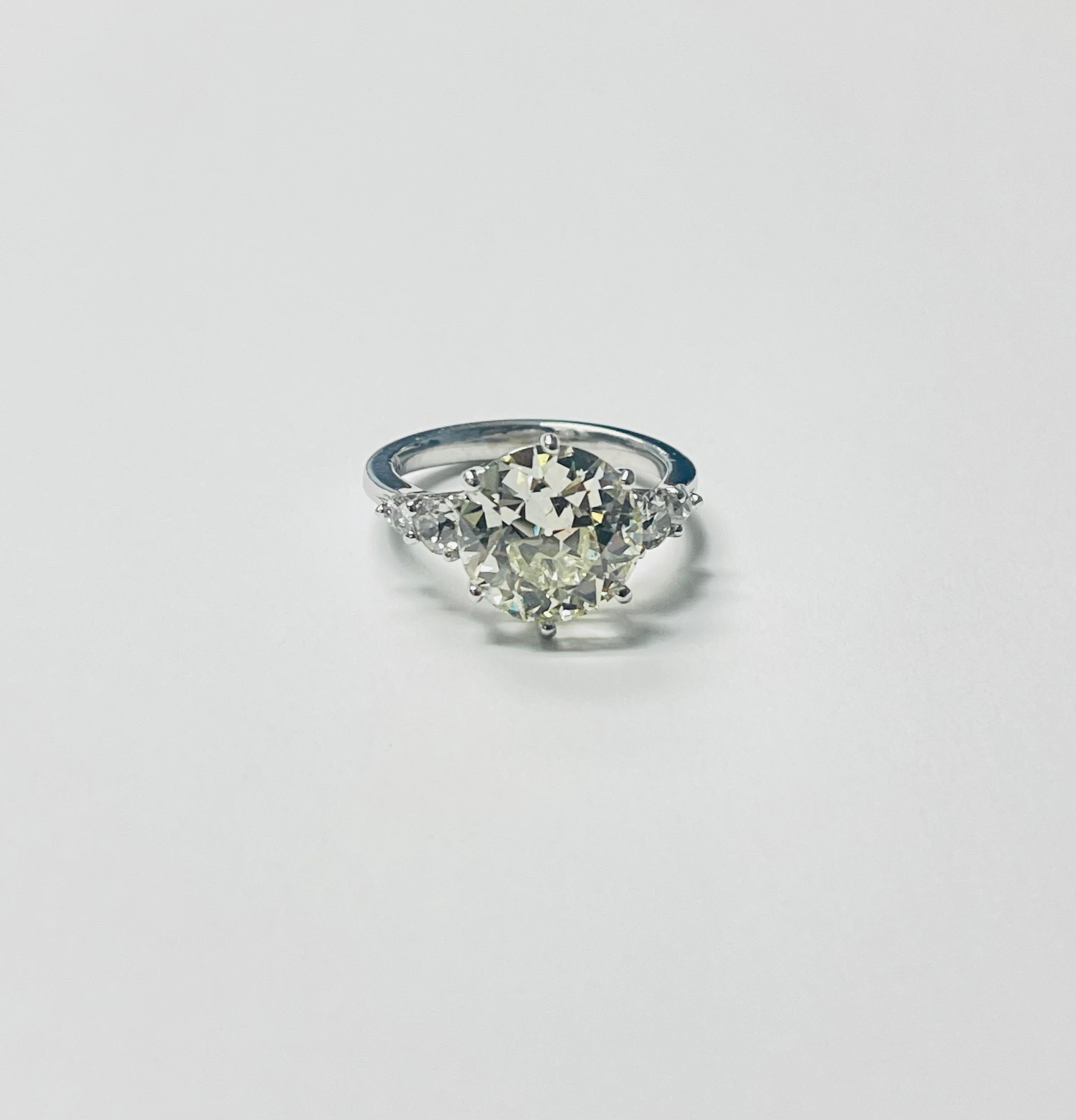 5.06 Carat Old European Cut Diamond Engagement Ring In Platinum, GIA Certified. In Excellent Condition For Sale In New York, NY