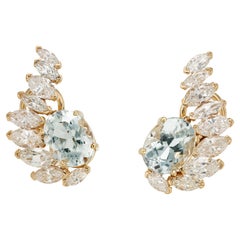 Orecchini a clip in oro giallo con diamante e acquamarina ovale da 5,06 carati