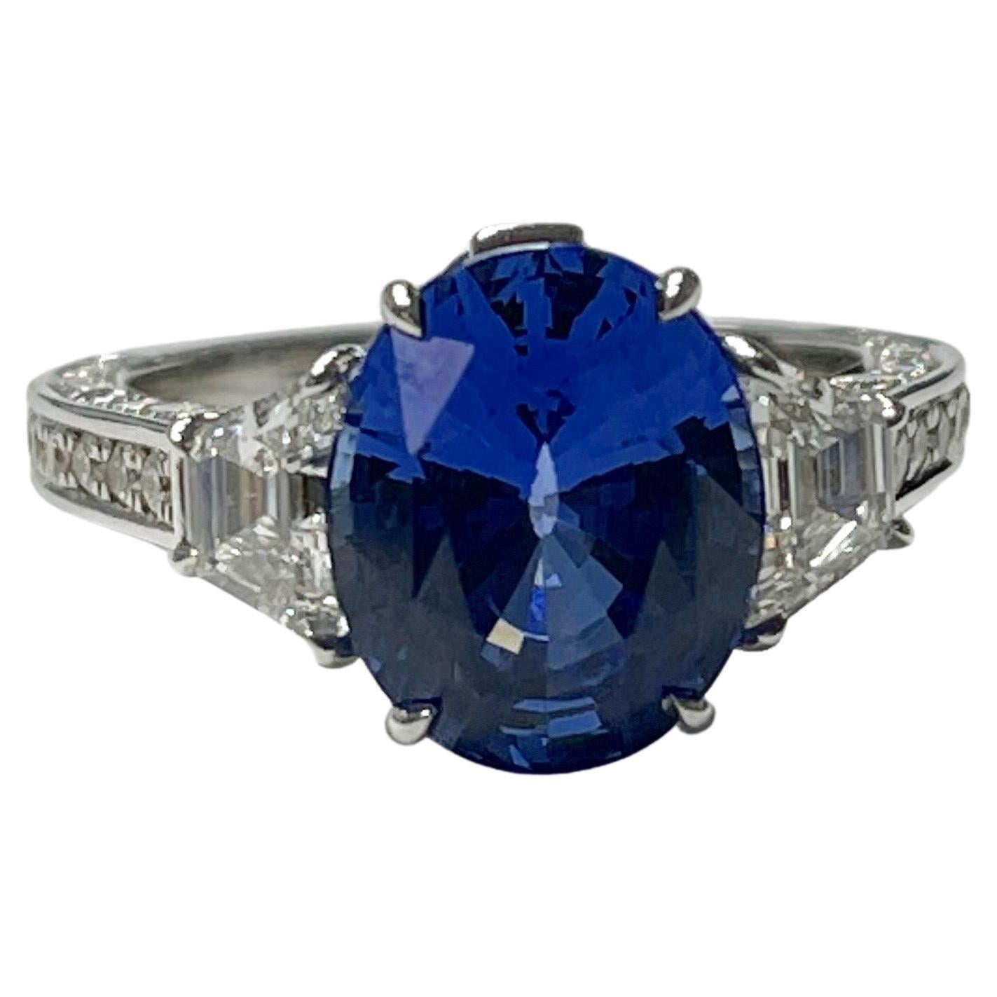 Verlobungsring mit 5,06 Karat ovalem blauem Saphir und Diamant, C.Dunaigre zertifiziert. 