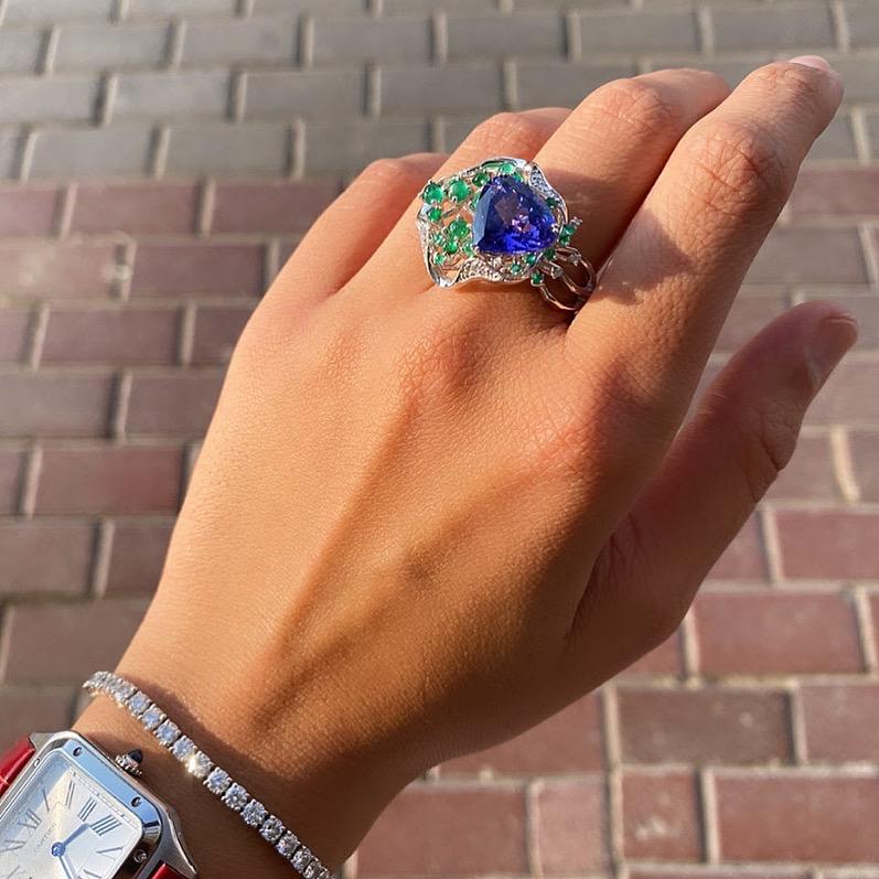 A beautiful 5.06 carat pear shape transparent Tanzanite, with a great luster and color set in 18K White Gold with 0.22 carat Diamonds and 1.06 carat Emerald cabochons. The ring is currently sized at US 6.5, can be resized. 
We provide free shipping,