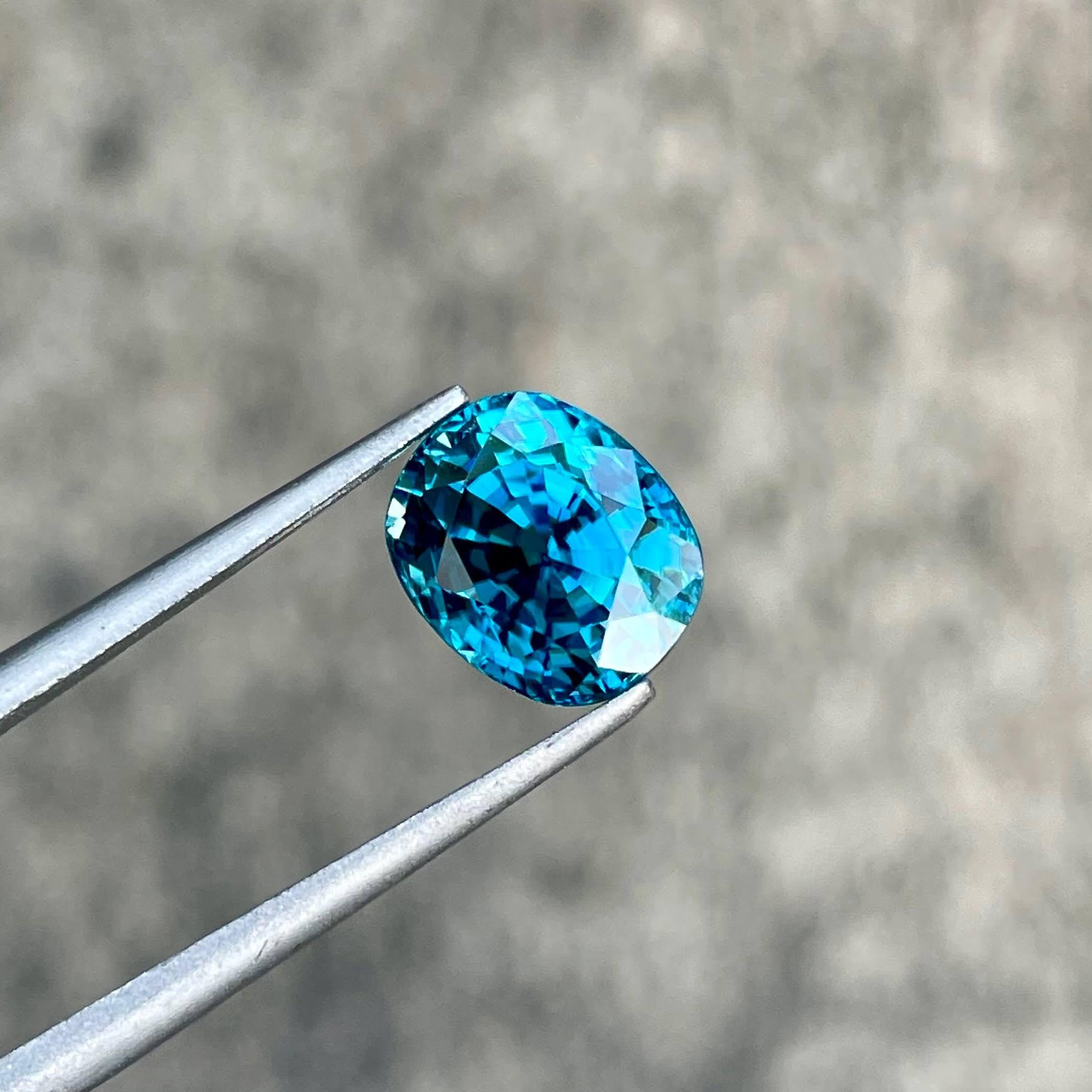 5.06 quilates Piedra de circón azul talla cojín Piedra preciosa natural de Camboya Moderno en venta