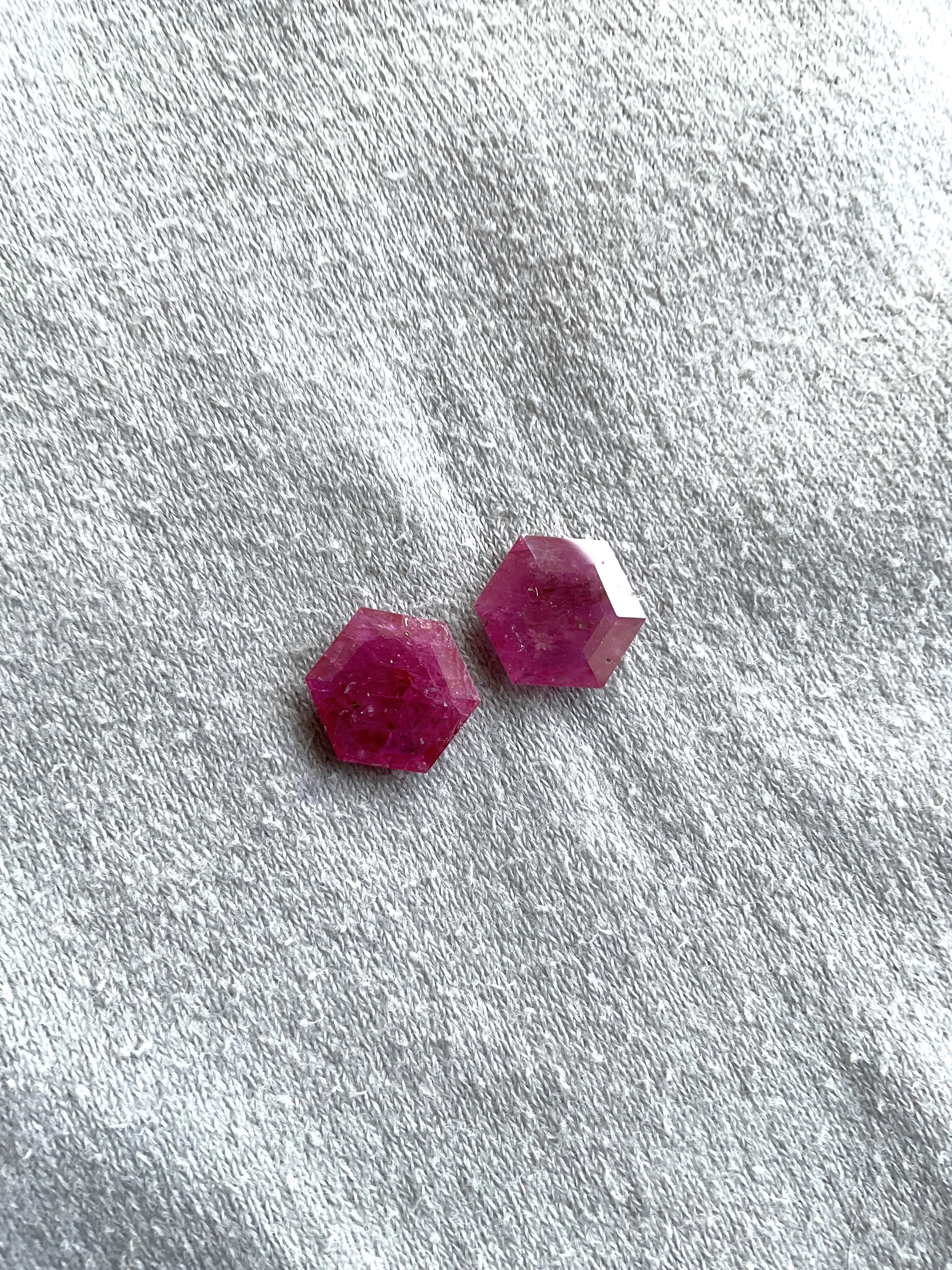 5,06 Quilates Hexágono de Rubí de Mozambique 2 Piezas Piedra tallada facetada Gema Natural Calentada en Nuevo estado para la venta en Jaipur, RJ