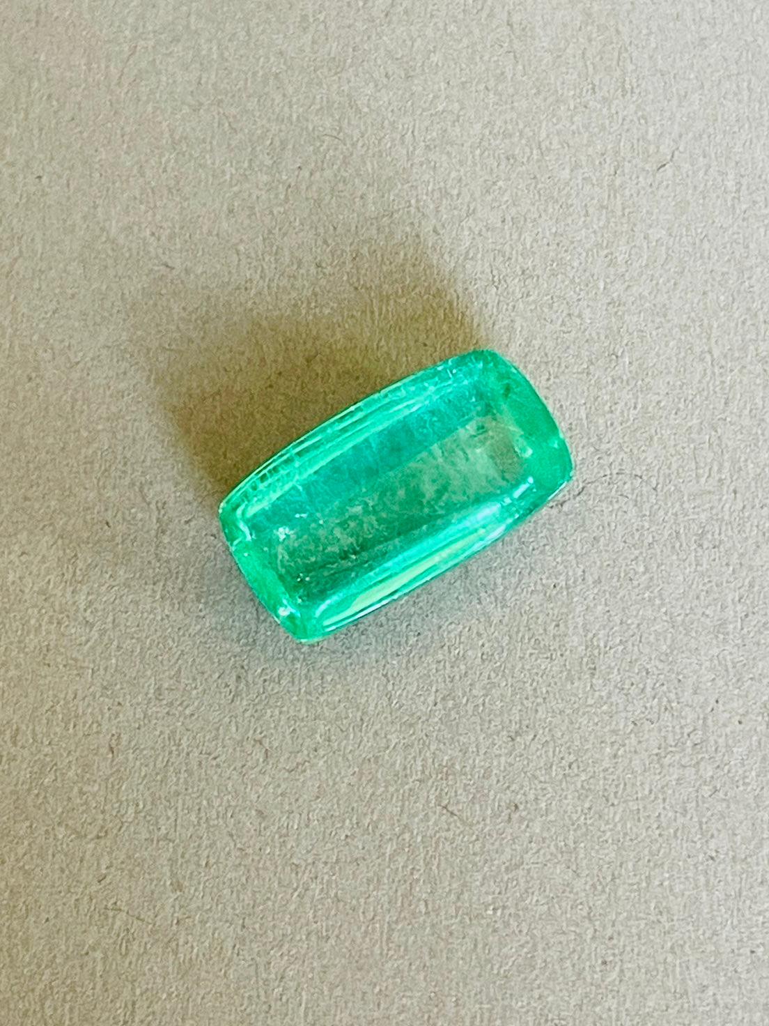 5,06 qt Esmeralda natural cabujón verde neón transparente calidad gema en venta 1