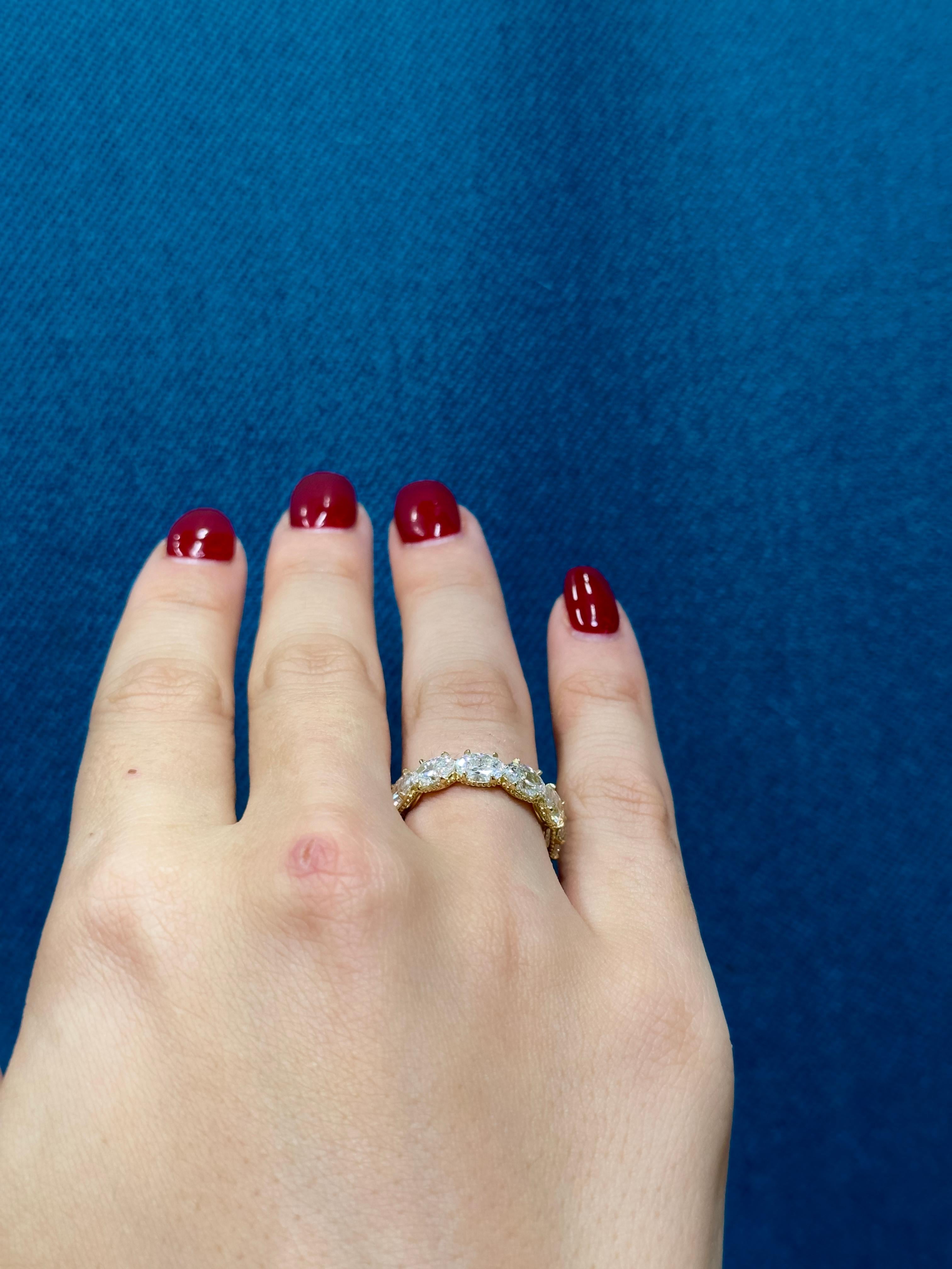En venta: GIA 5.06Ct Diamante talla oval Este-Oeste Alianza de boda de la eternidad en oro amarillo de 18 quilates  7
