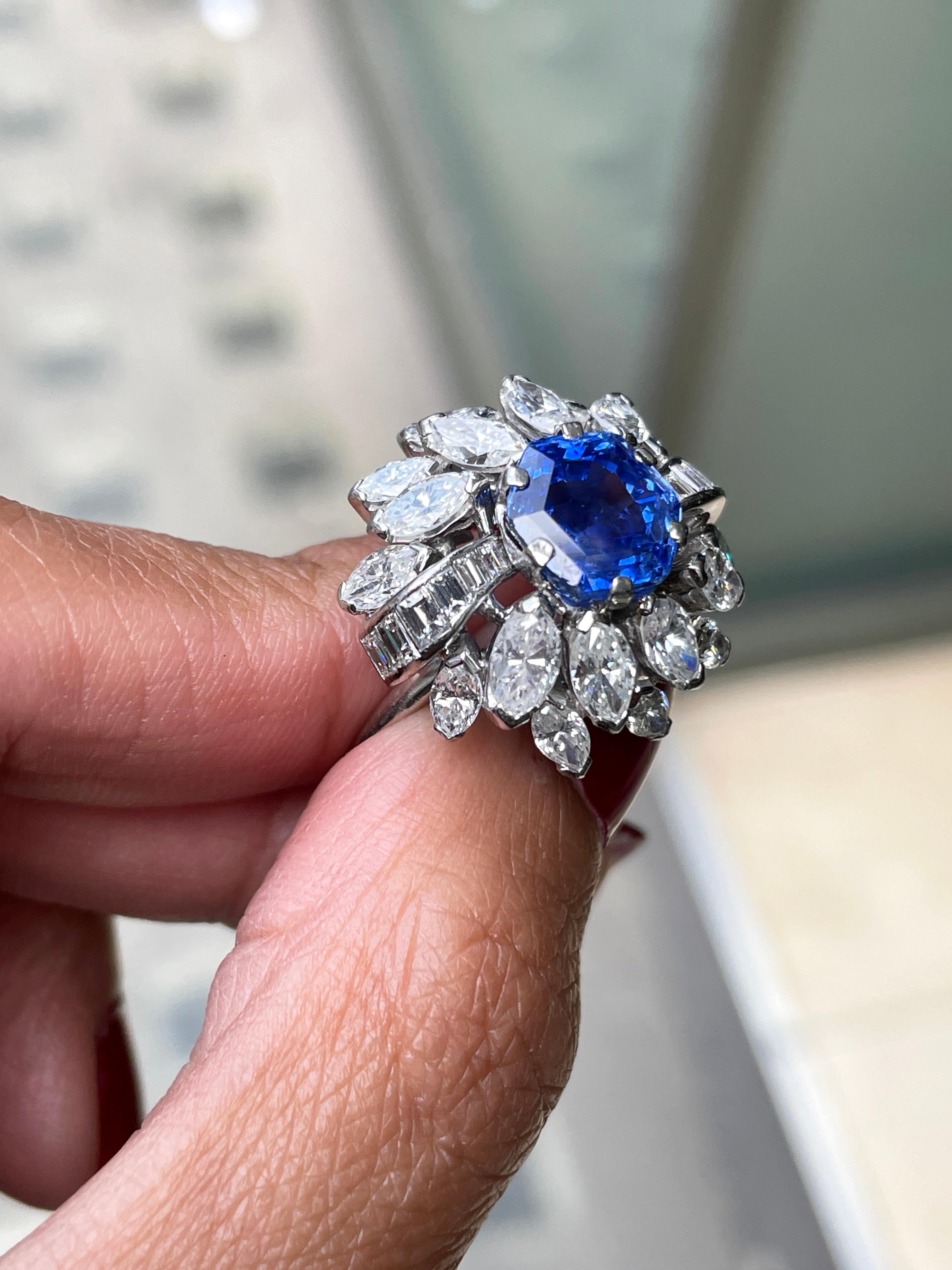 5.06 Carat Blue Sapphire and Diamond Platinum Cluster Cocktail Ring In Excellent Condition For Sale In London, GB